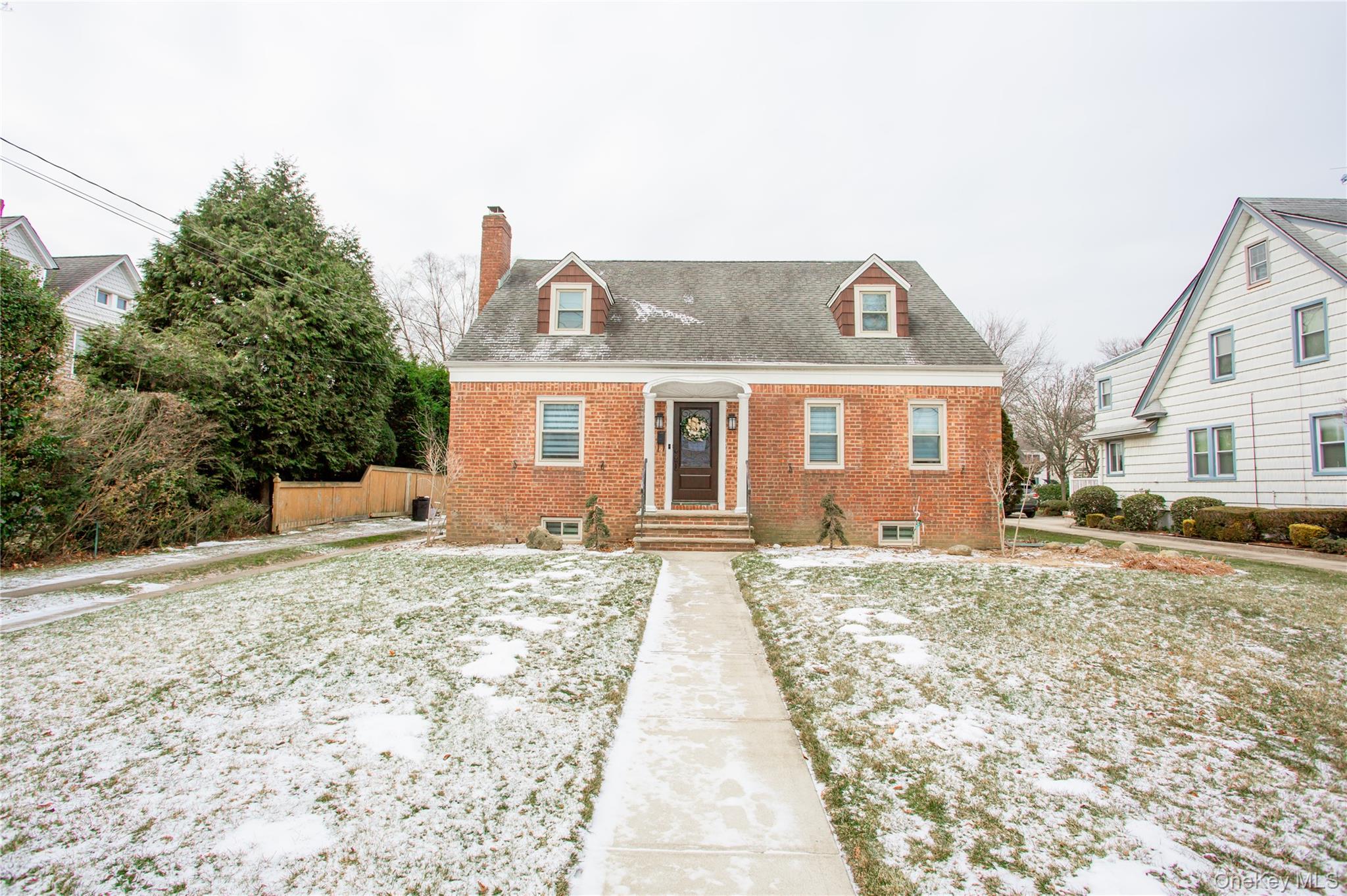 66 Denton Avenue Unit: 2nd Floor