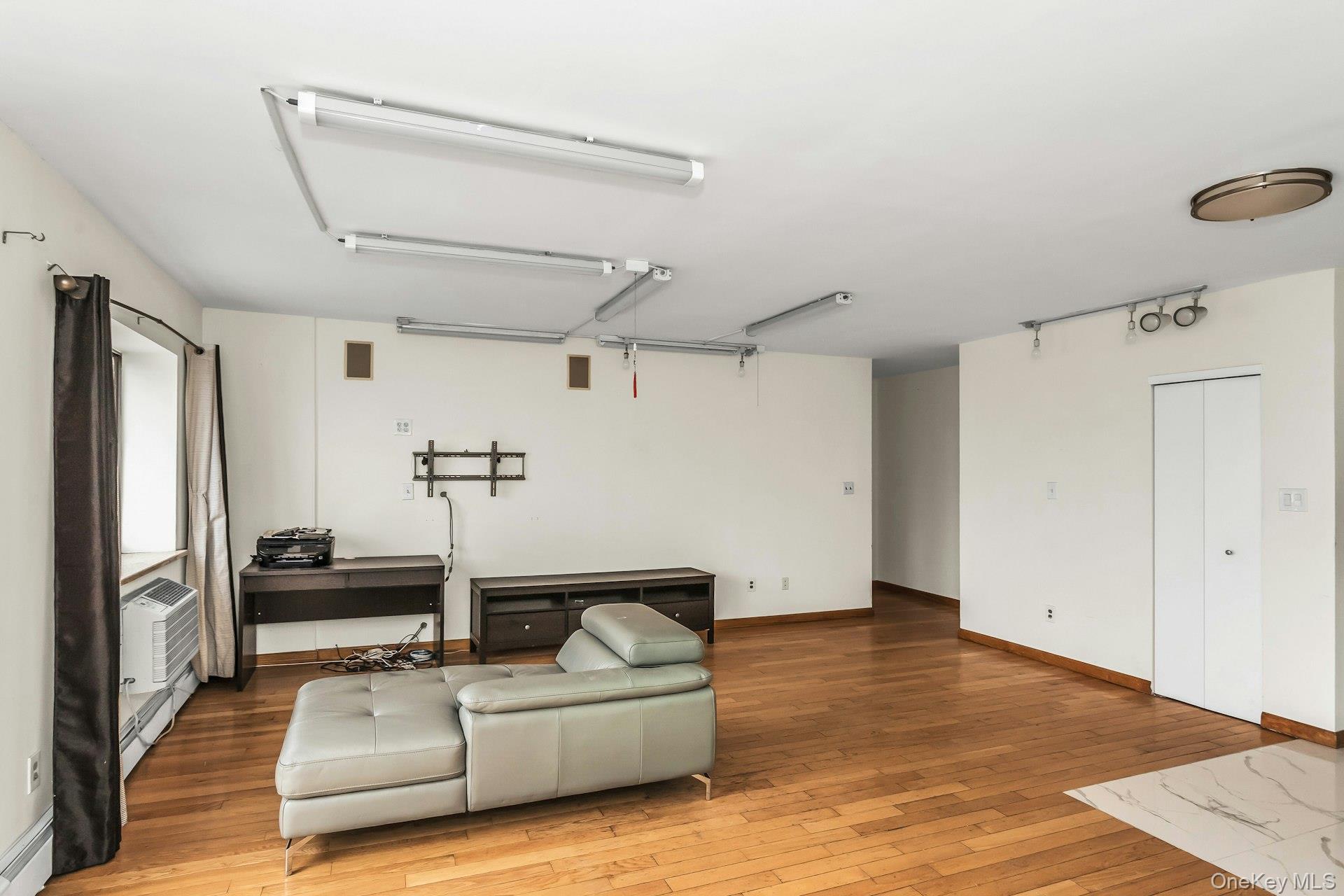 147-45 Barclay Avenue Unit: 5B