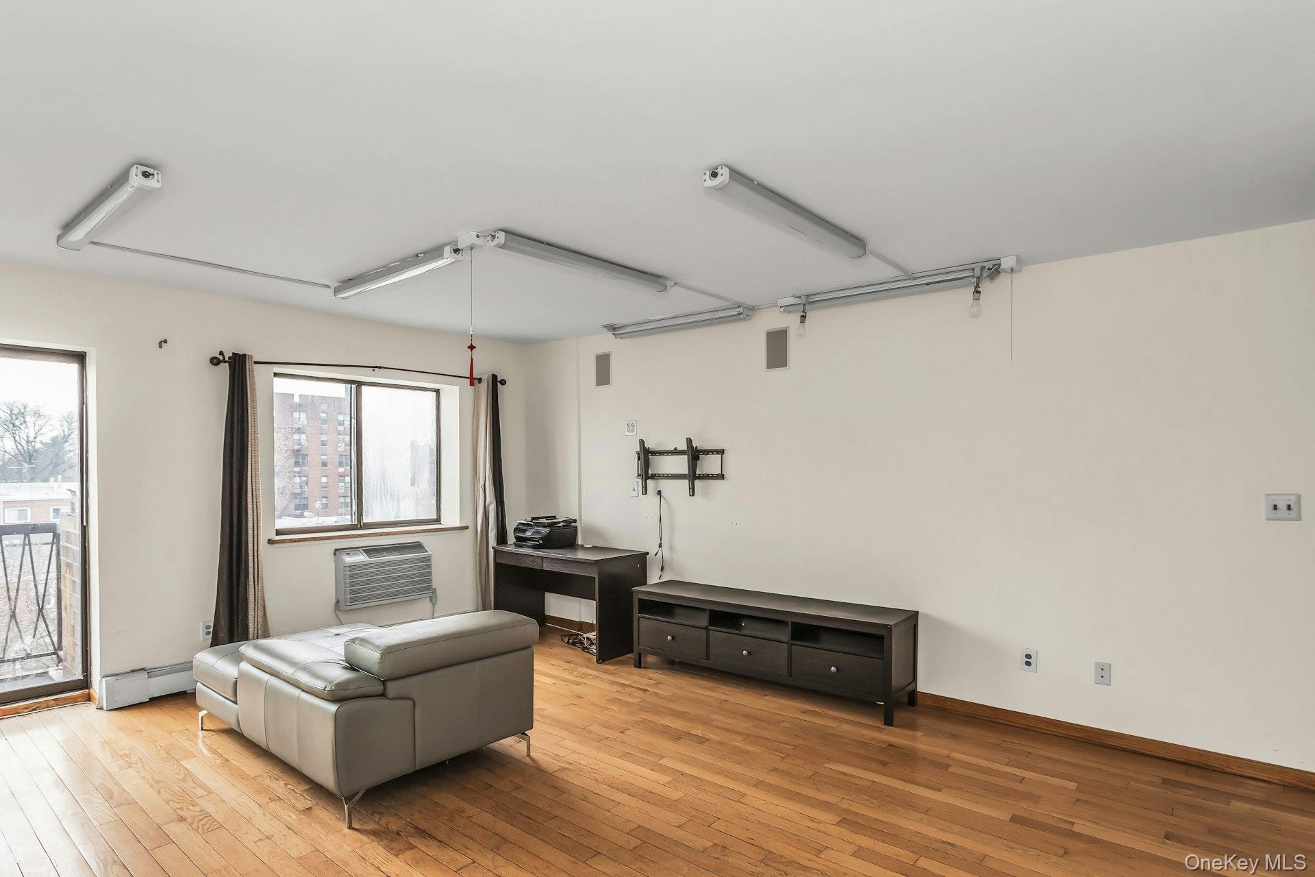 147-45 Barclay Avenue Unit: 5B