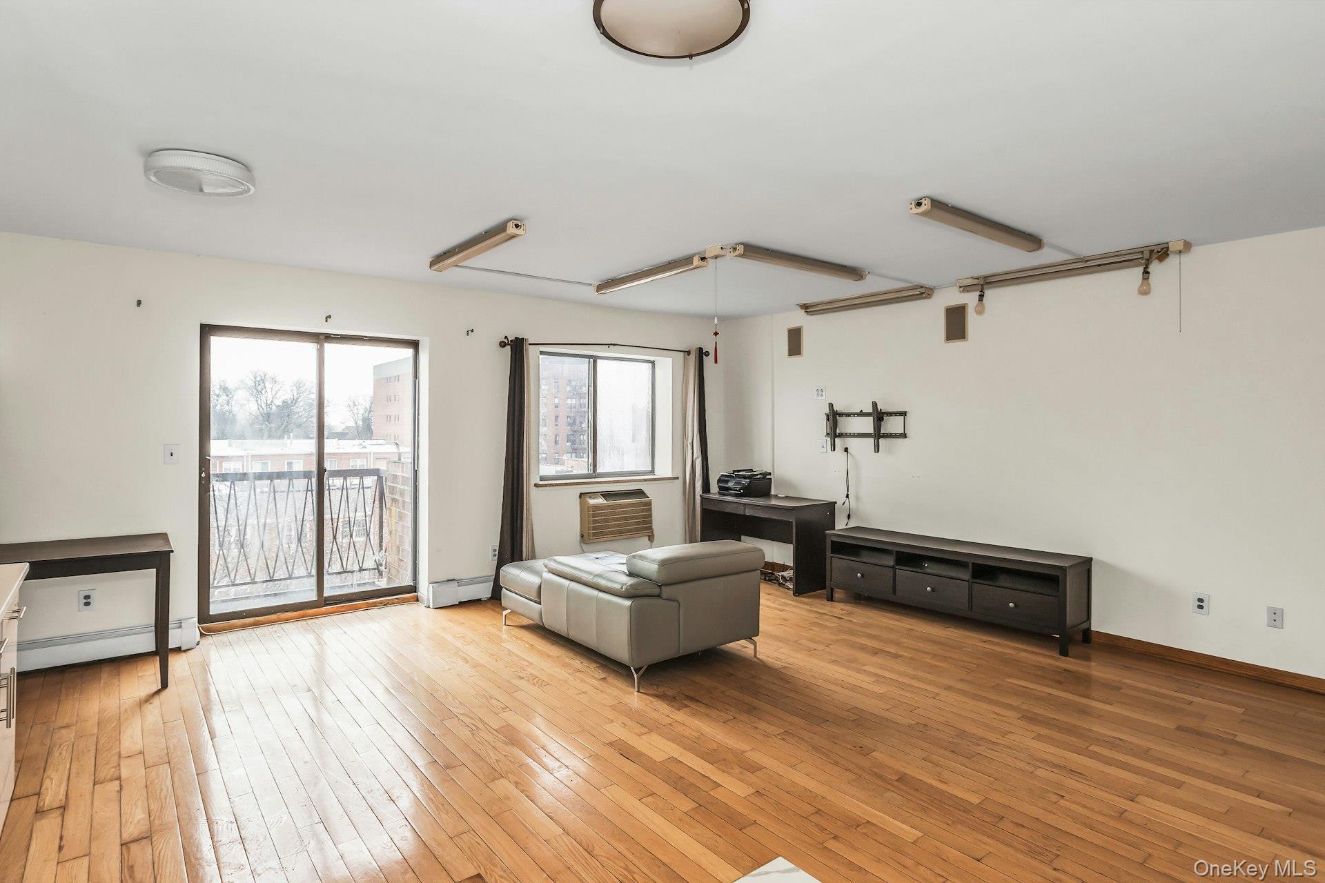 147-45 Barclay Avenue Unit: 5B