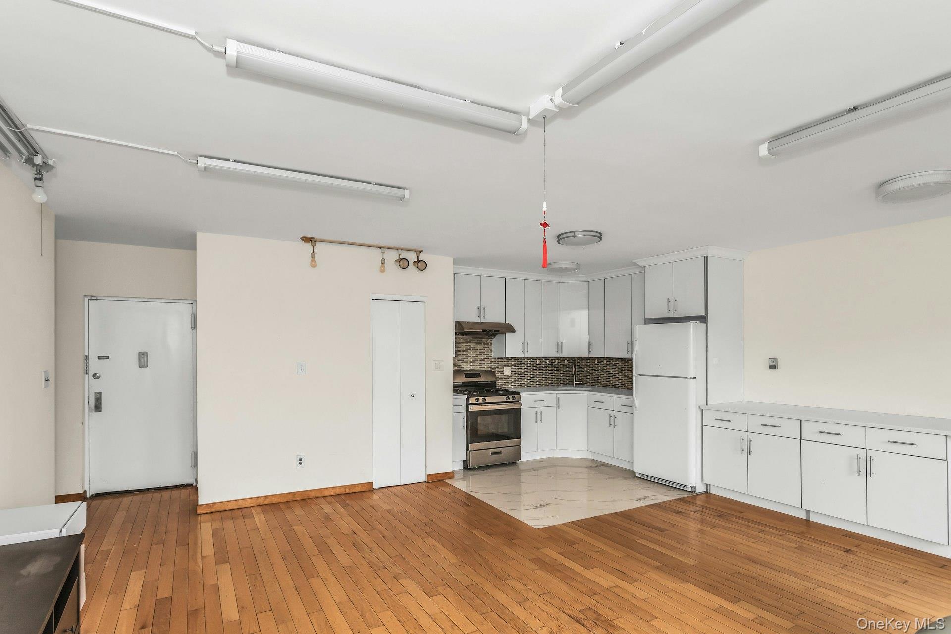 147-45 Barclay Avenue Unit: 5B
