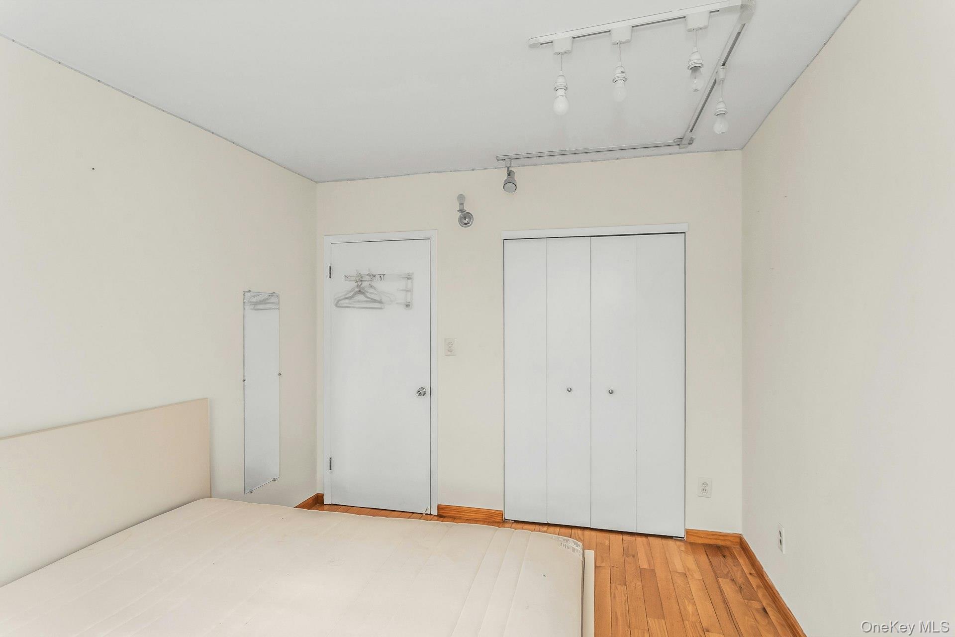 147-45 Barclay Avenue Unit: 5B