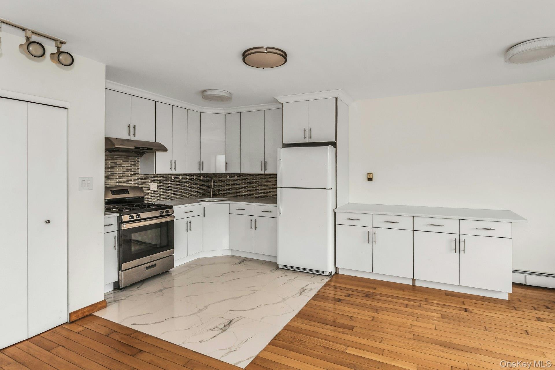 147-45 Barclay Avenue Unit: 5B