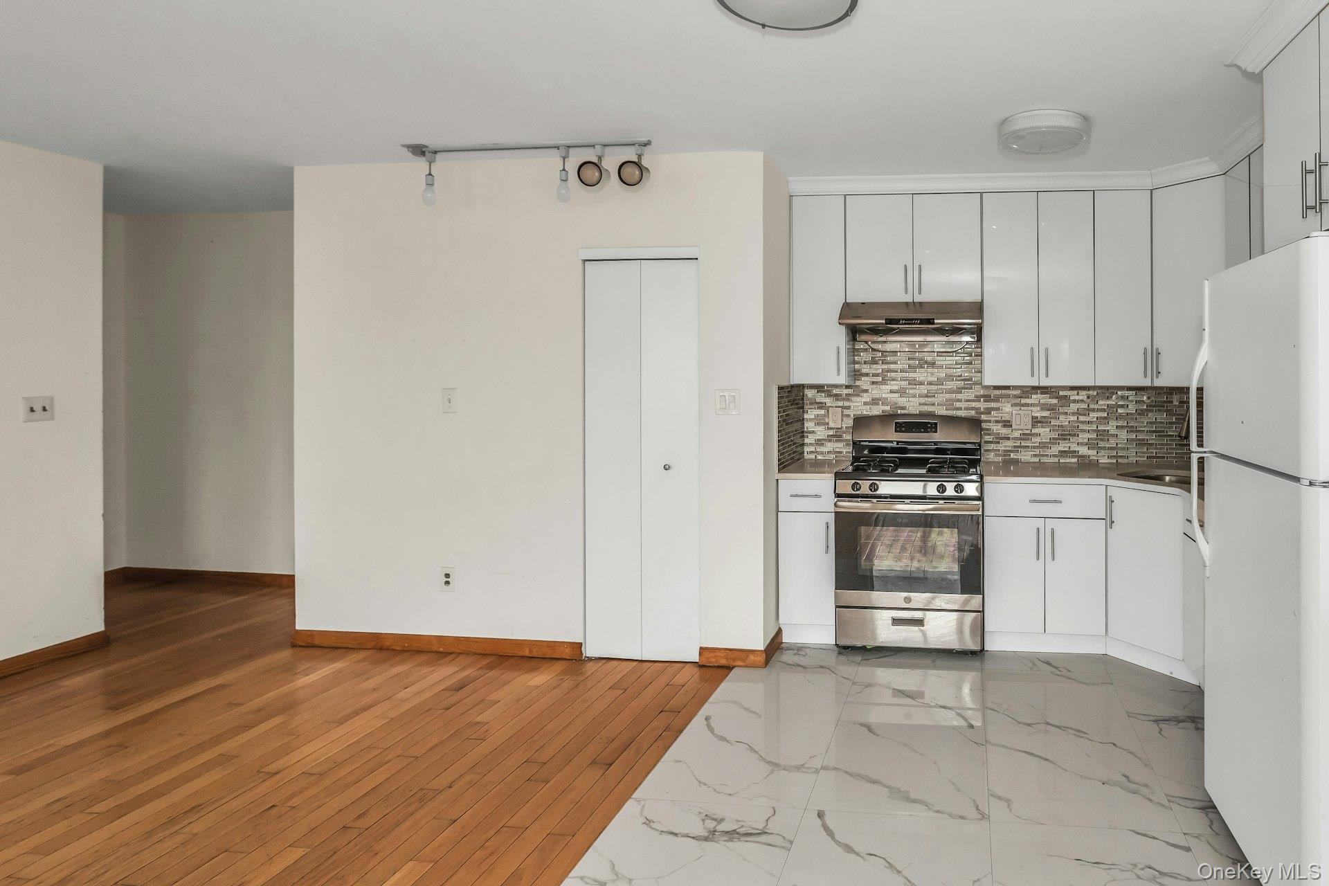 147-45 Barclay Avenue Unit: 5B