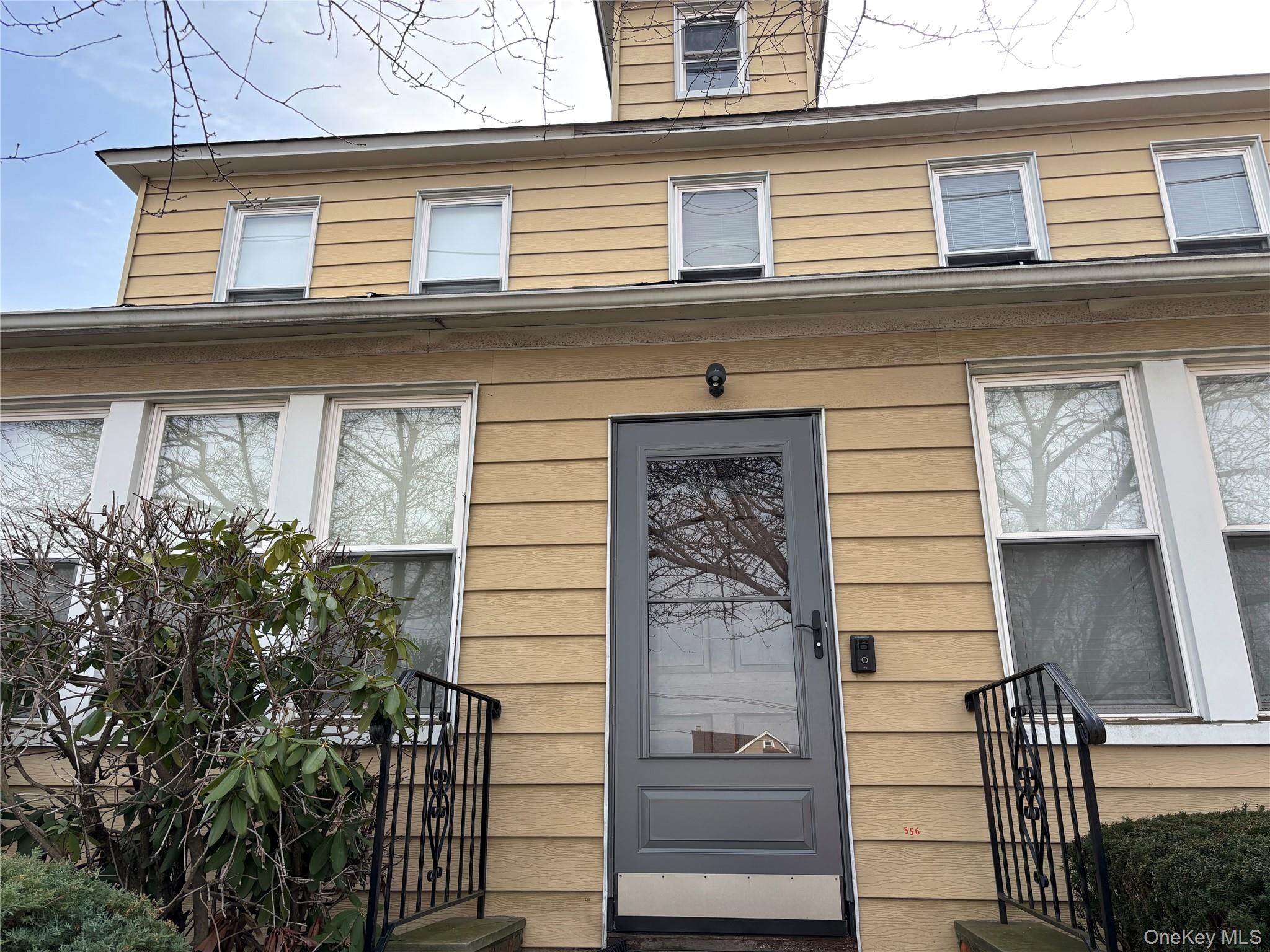 556 Broadway Unit: 4