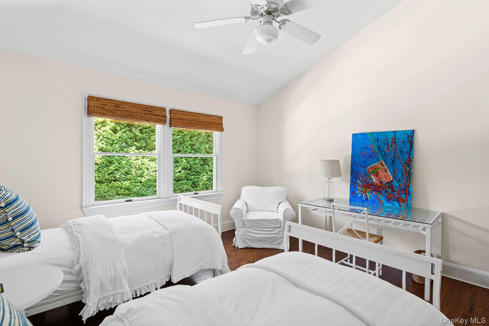 10 Bay View Road N
