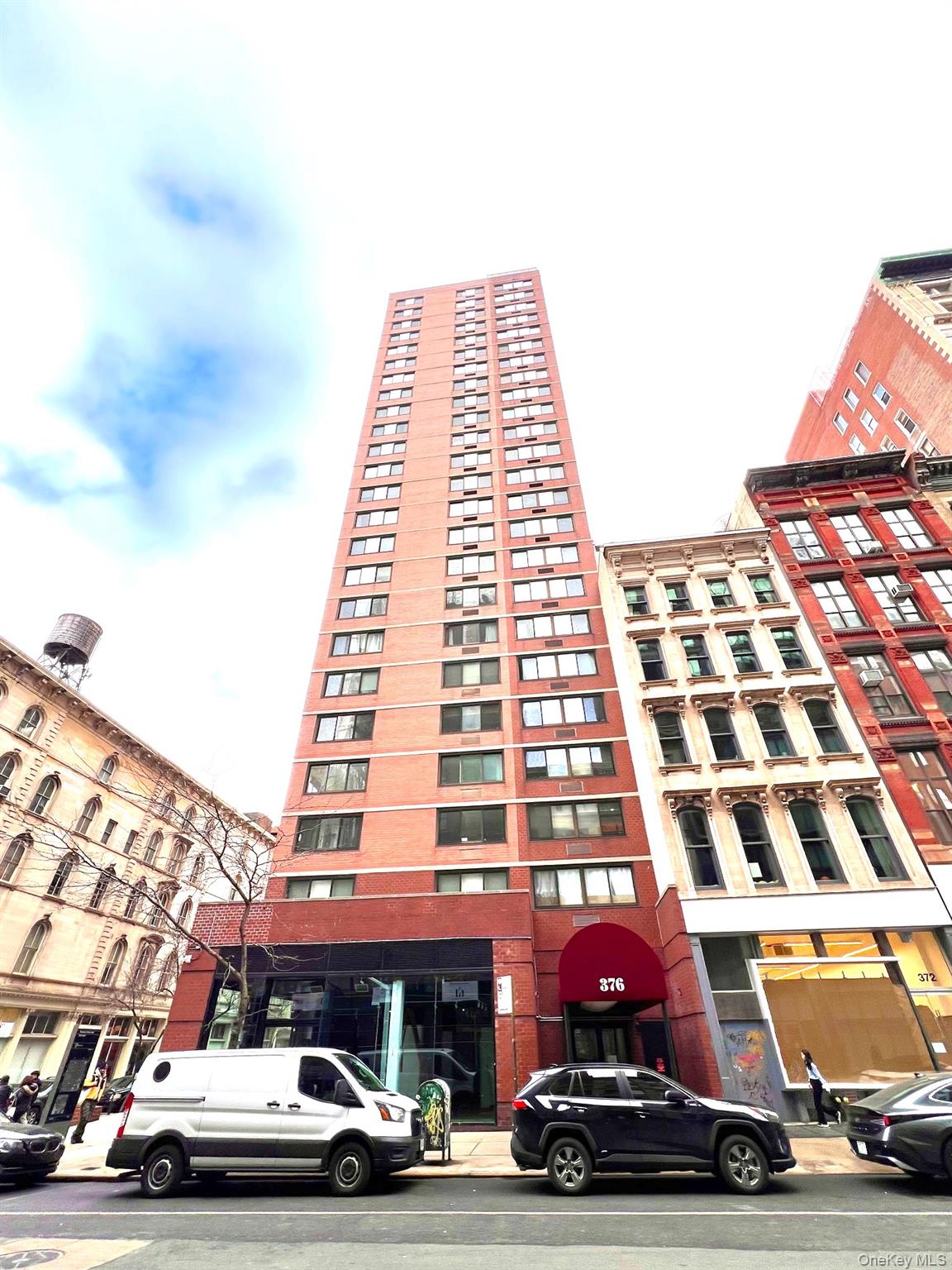 376 Broadway Unit: 11D