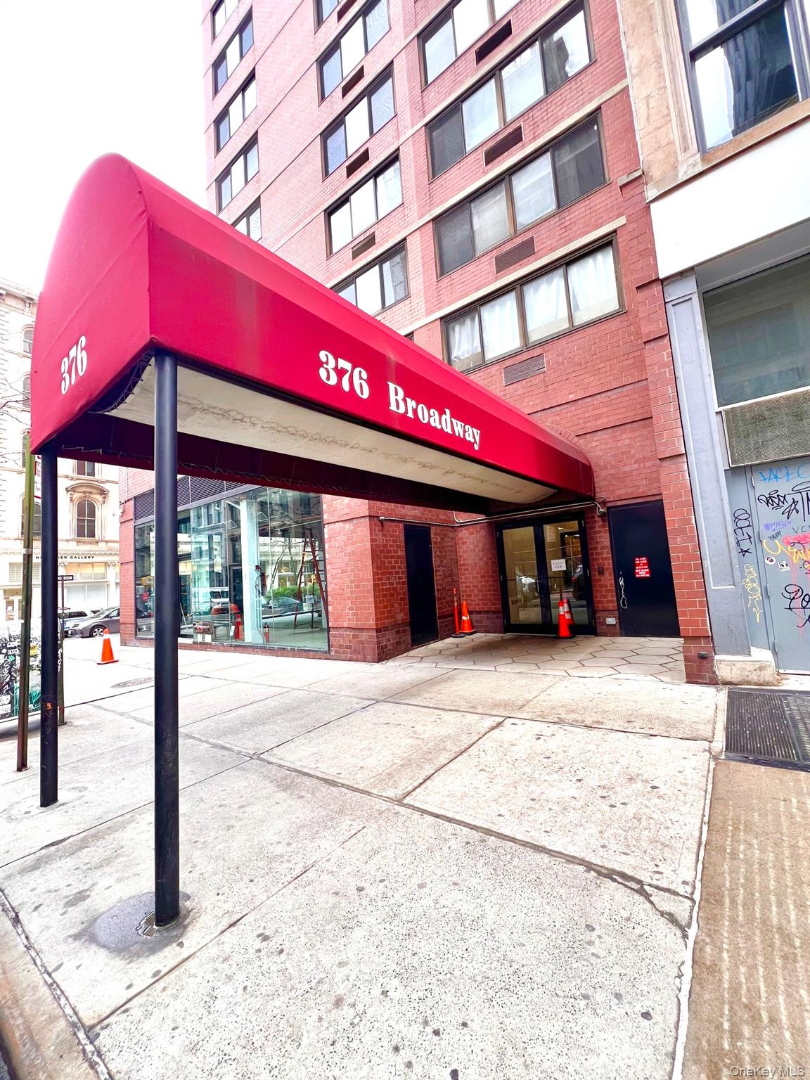 376 Broadway Unit: 11D