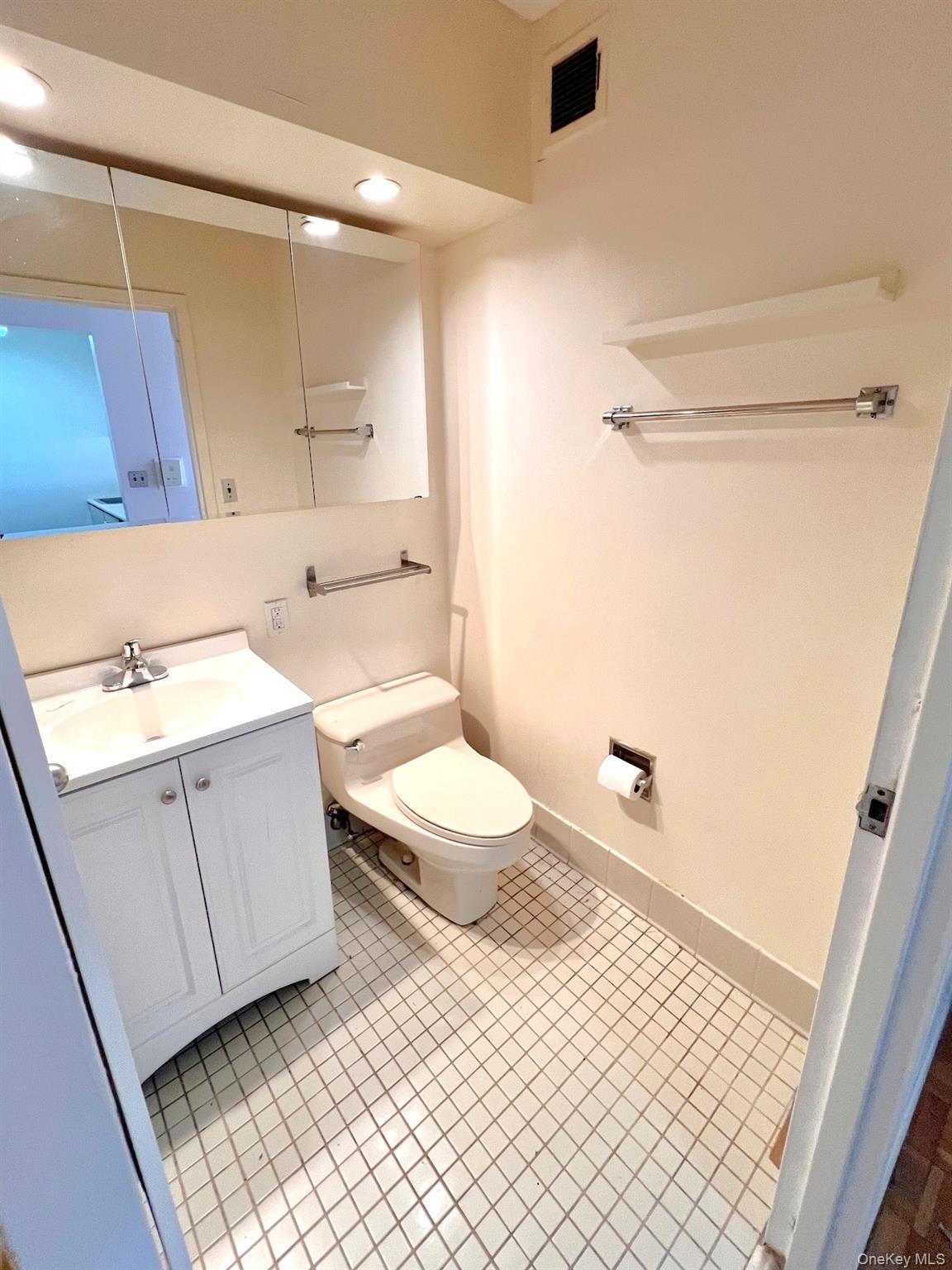 376 Broadway Unit: 11D