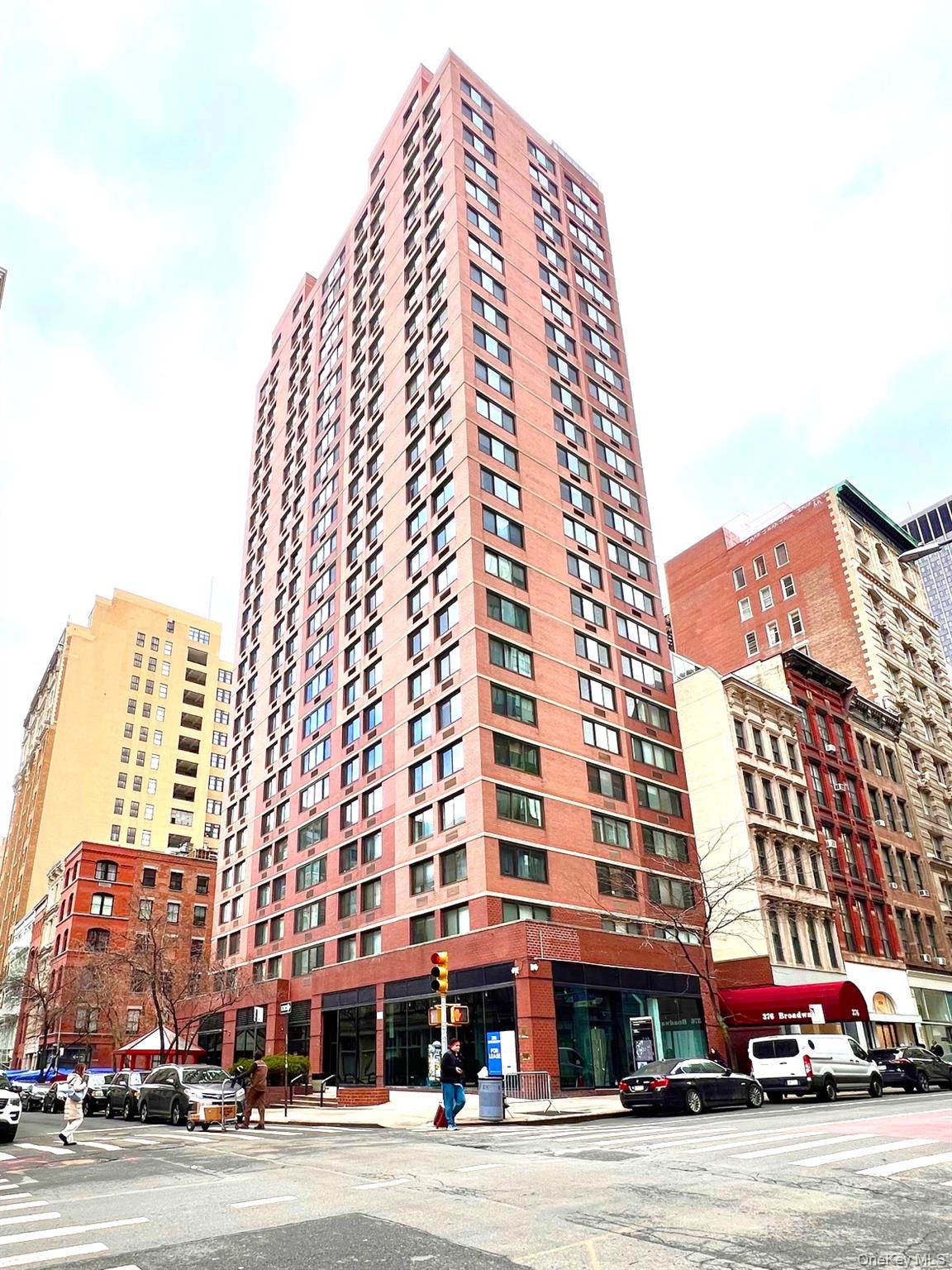 376 Broadway Unit: 11D