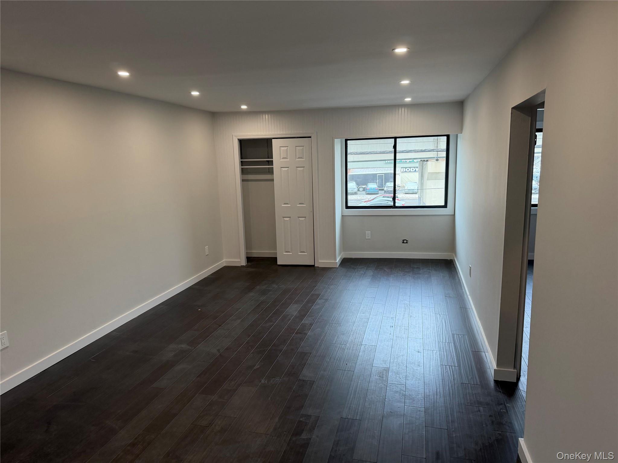 99-105 W Hoffman Avenue