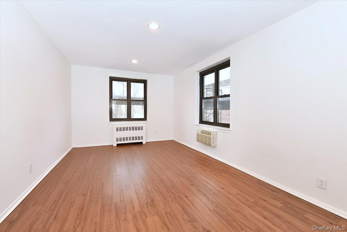 15 HILL PARK Avenue Unit: 1-L