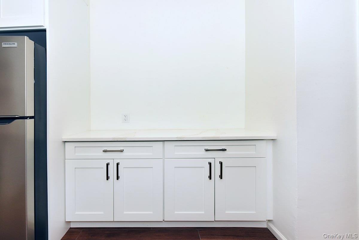 15 HILL PARK Avenue Unit: 1-L