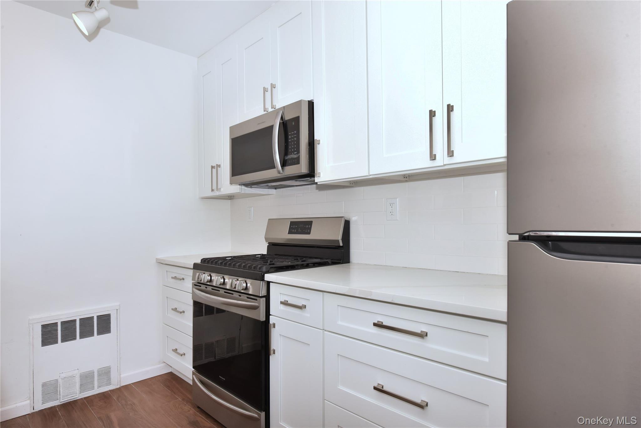 15 HILL PARK Avenue Unit: 1-L