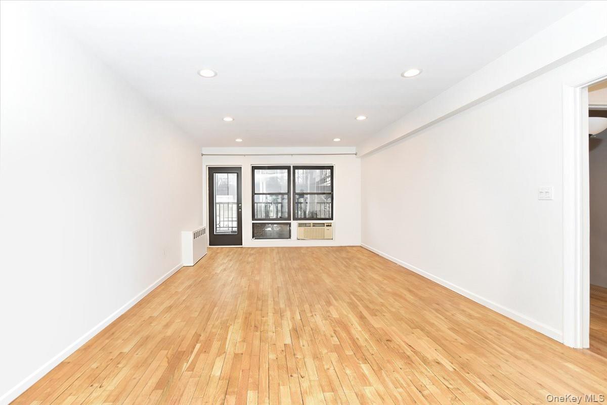 15 HILL PARK Avenue Unit: 1-L