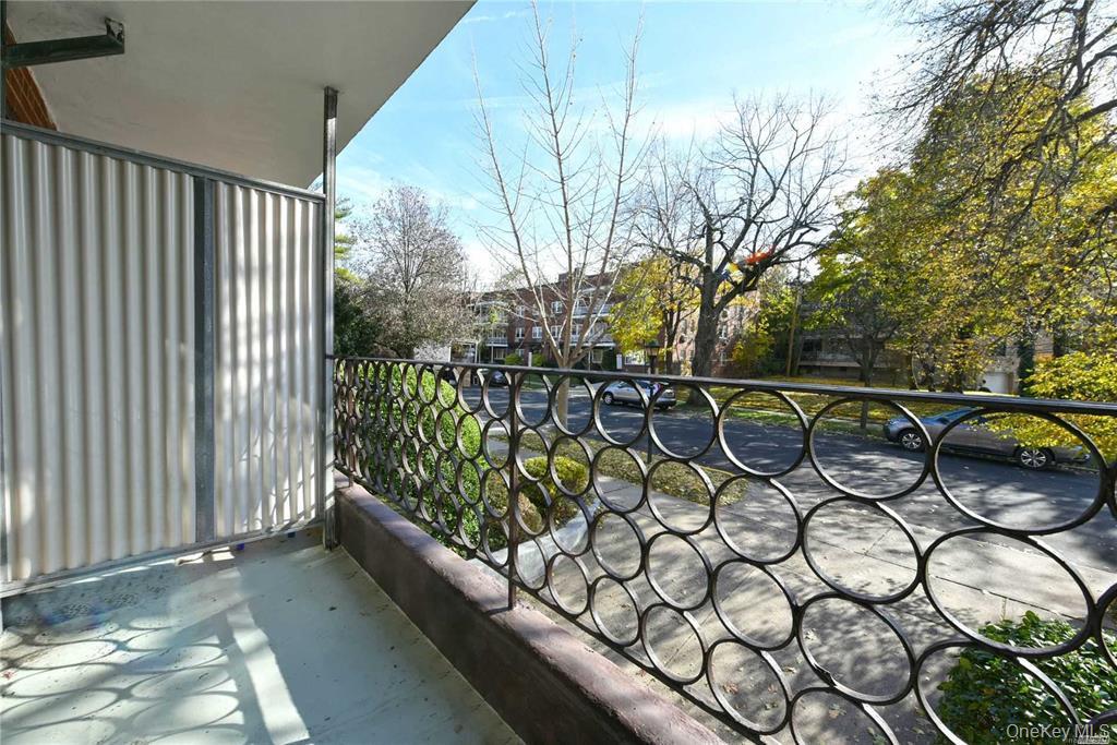 15 HILL PARK Avenue Unit: 1-L
