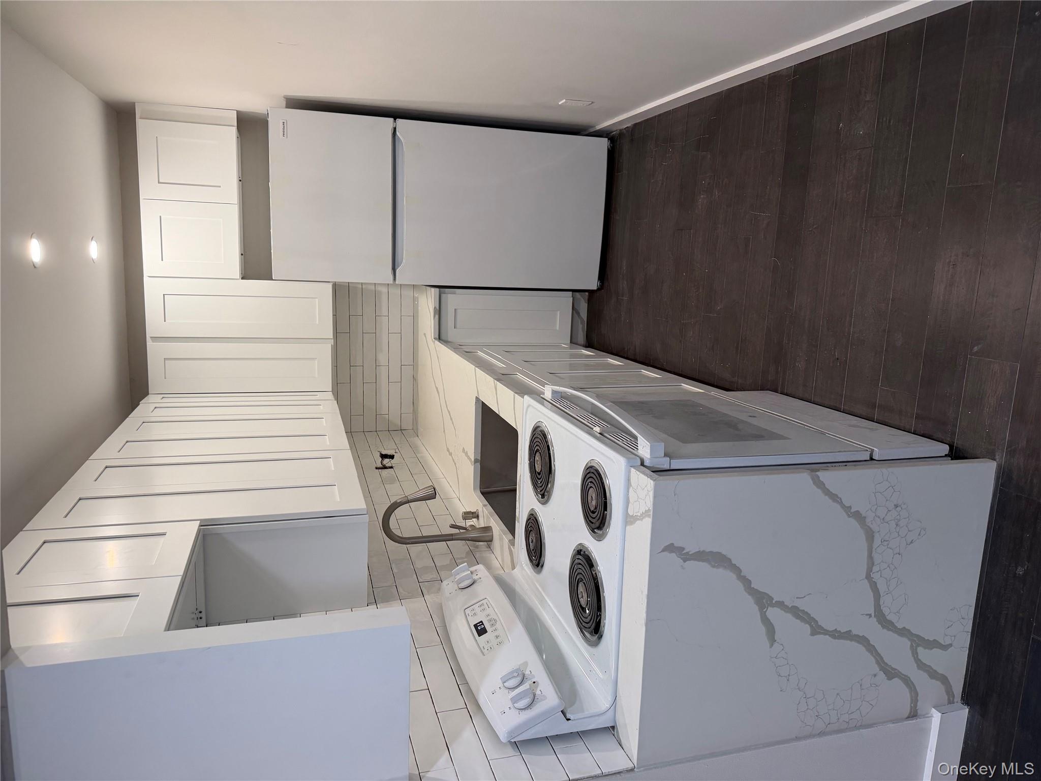 99-105 W Hoffman Avenue Unit: Apt H