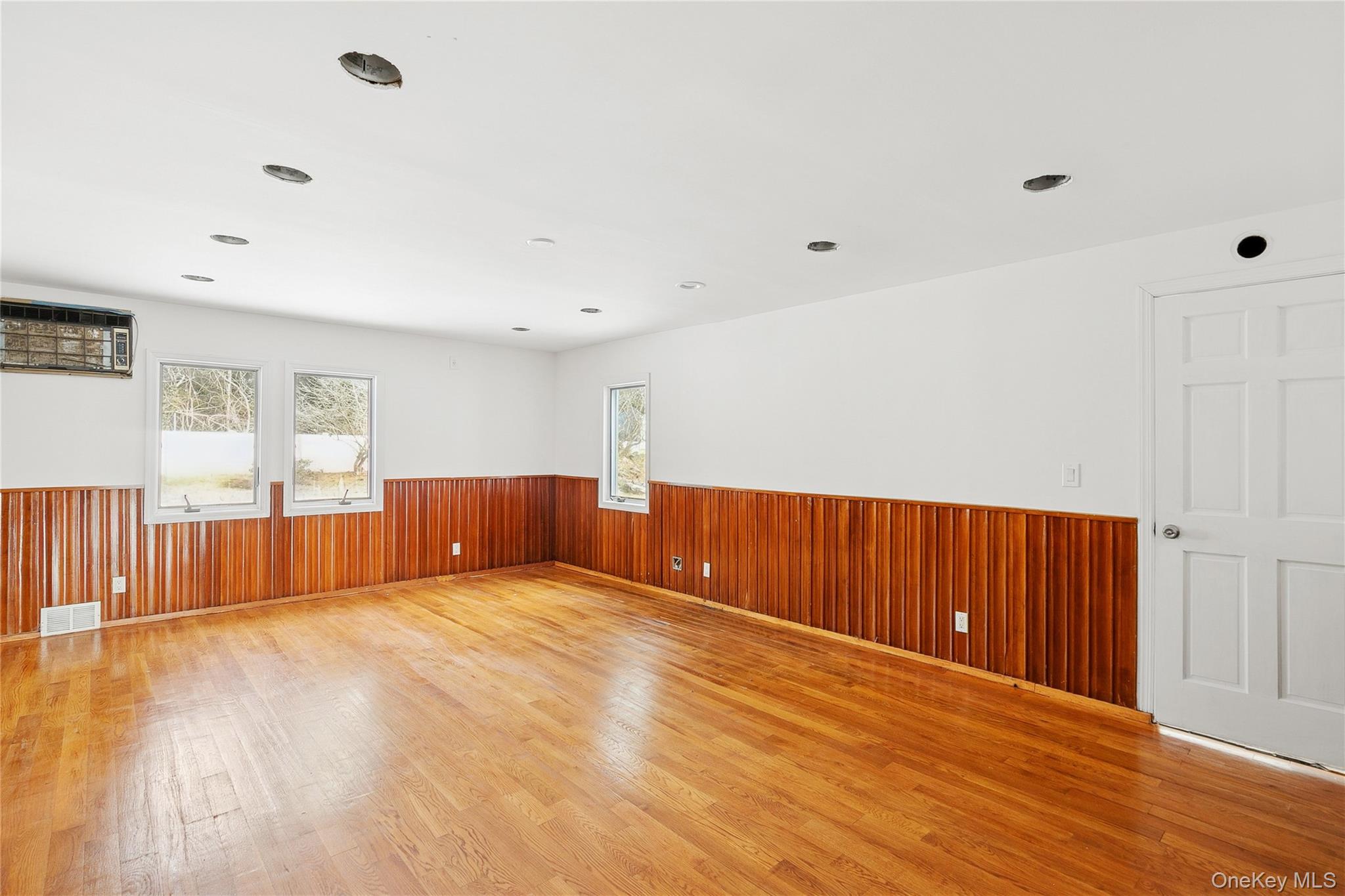 549 Woodbury Road