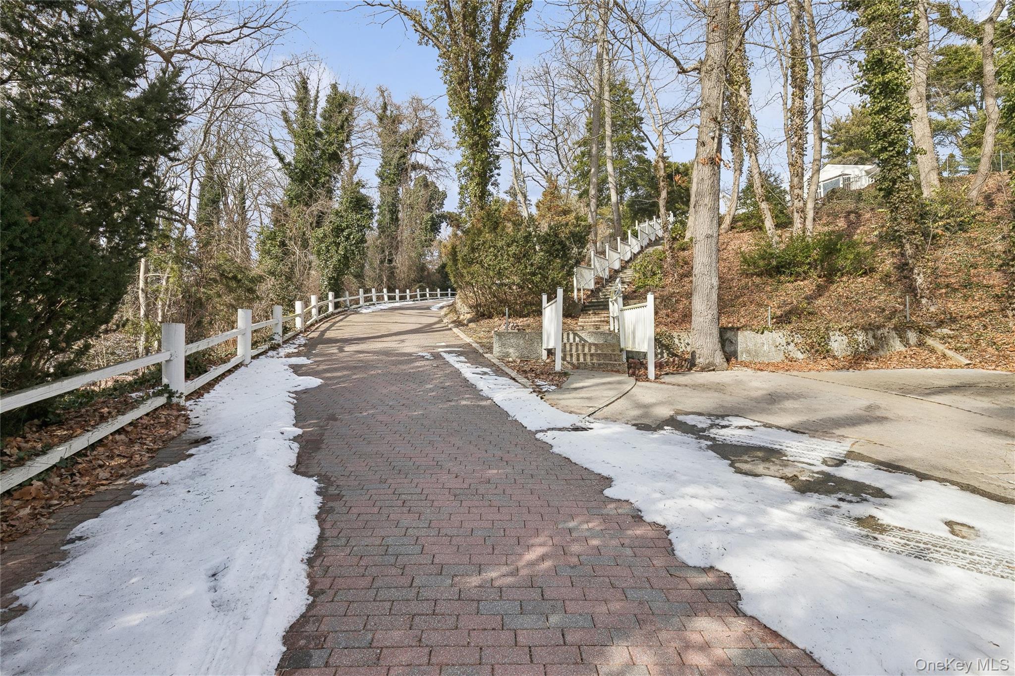 549 Woodbury Road