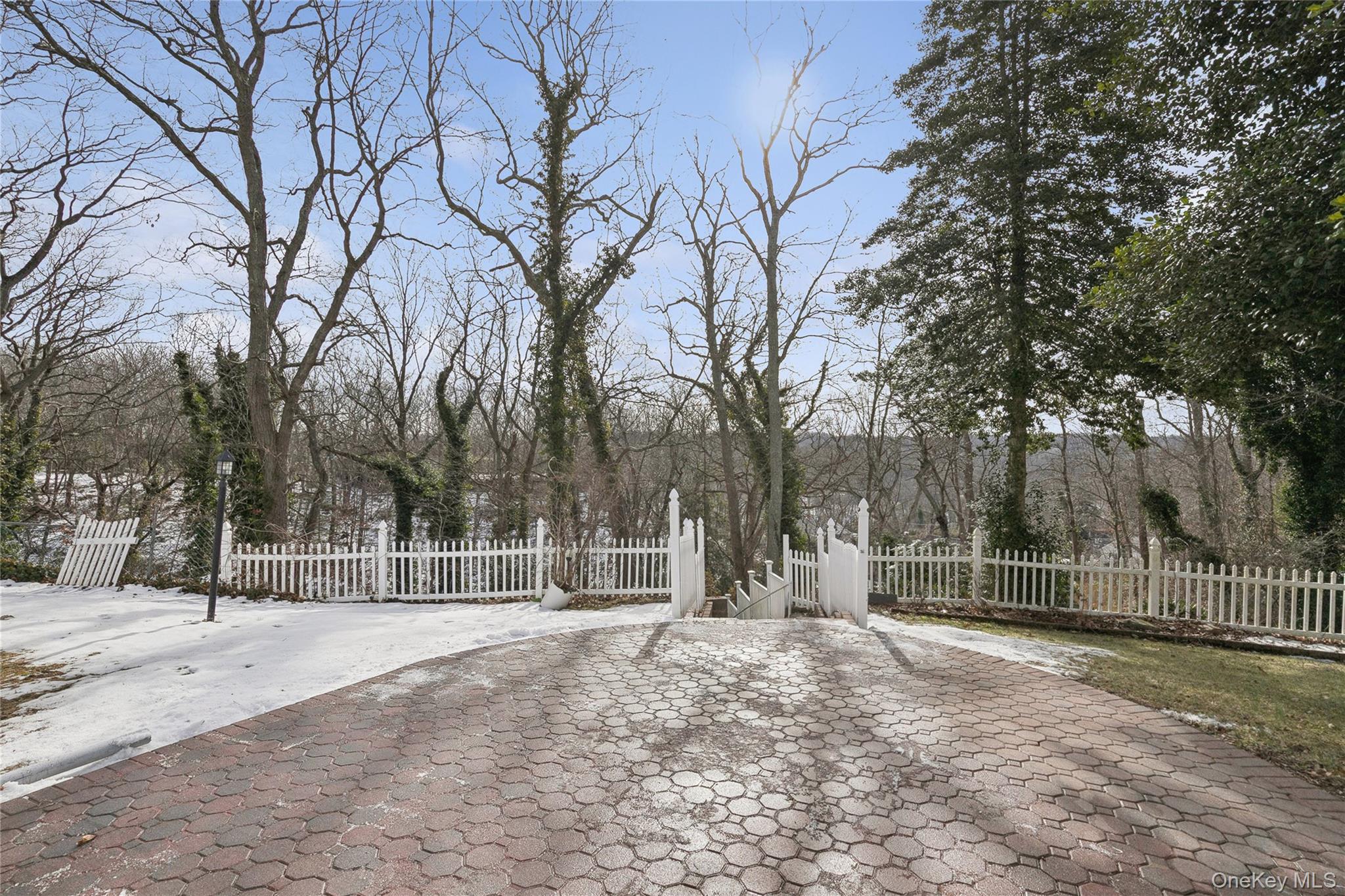 549 Woodbury Road