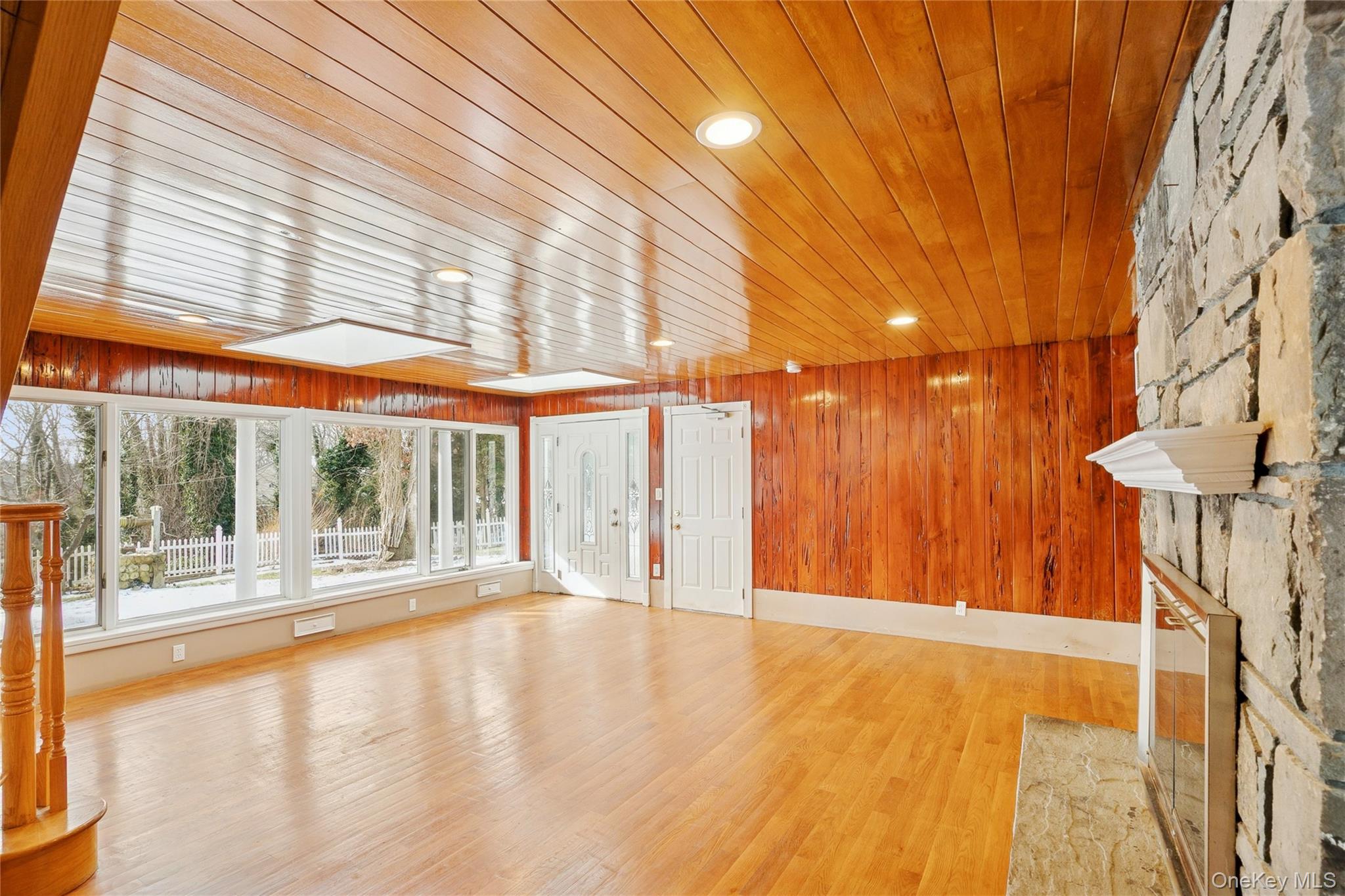 549 Woodbury Road