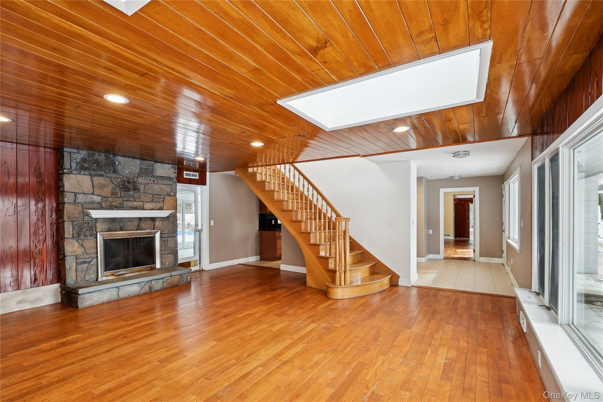 549 Woodbury Road