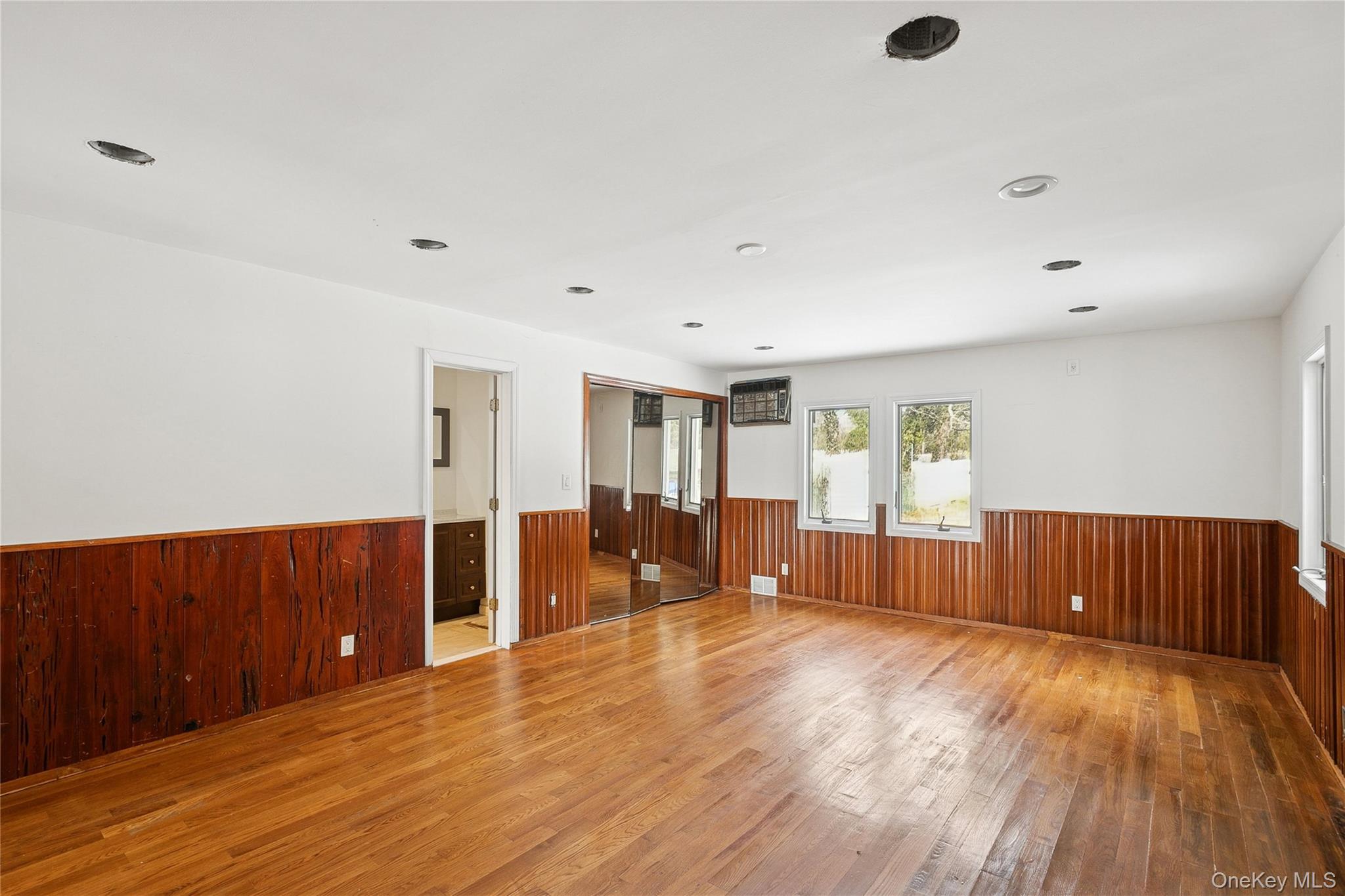 549 Woodbury Road