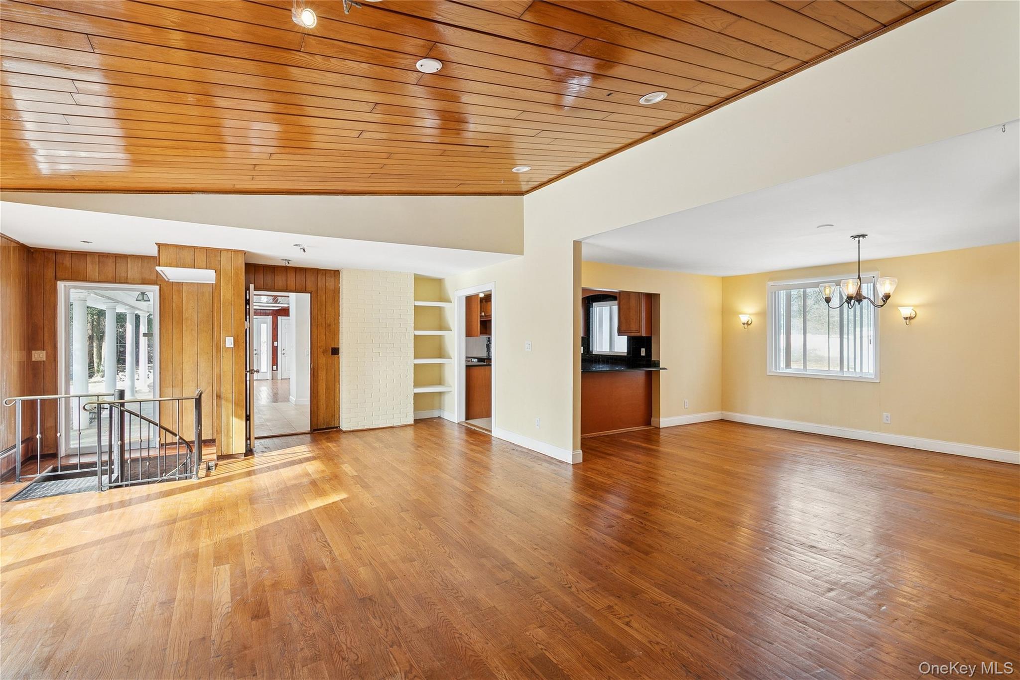 549 Woodbury Road