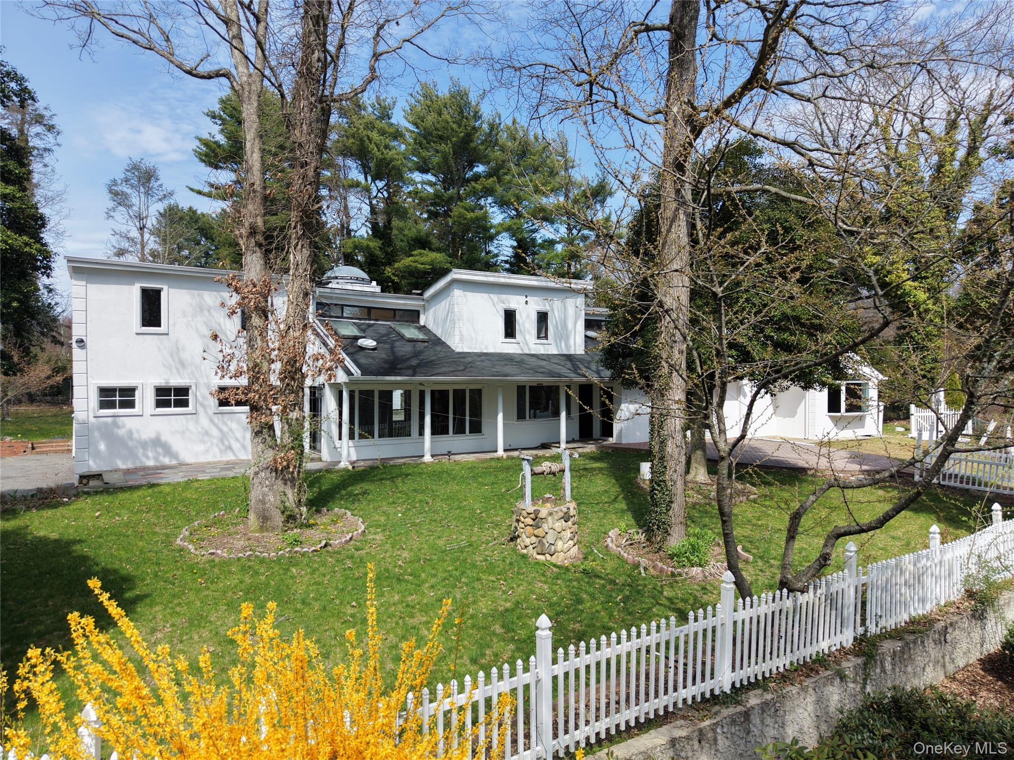 549 Woodbury Road