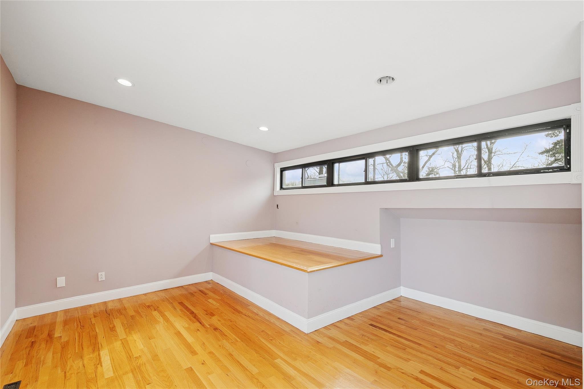 549 Woodbury Road