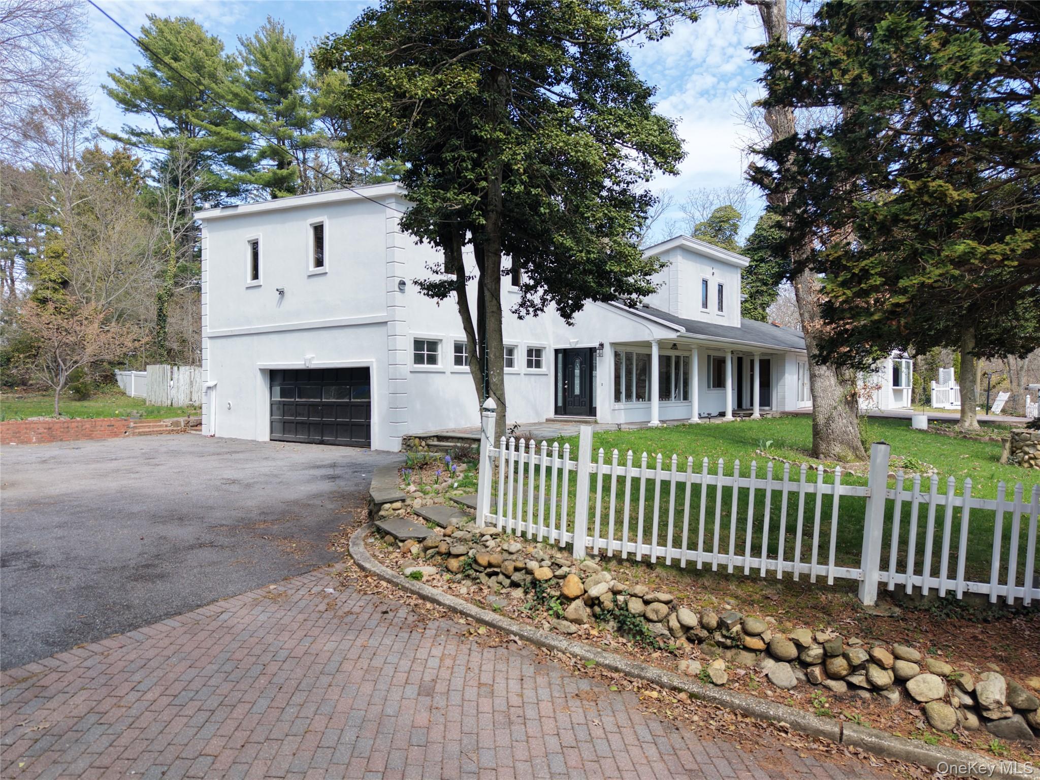 549 Woodbury Road