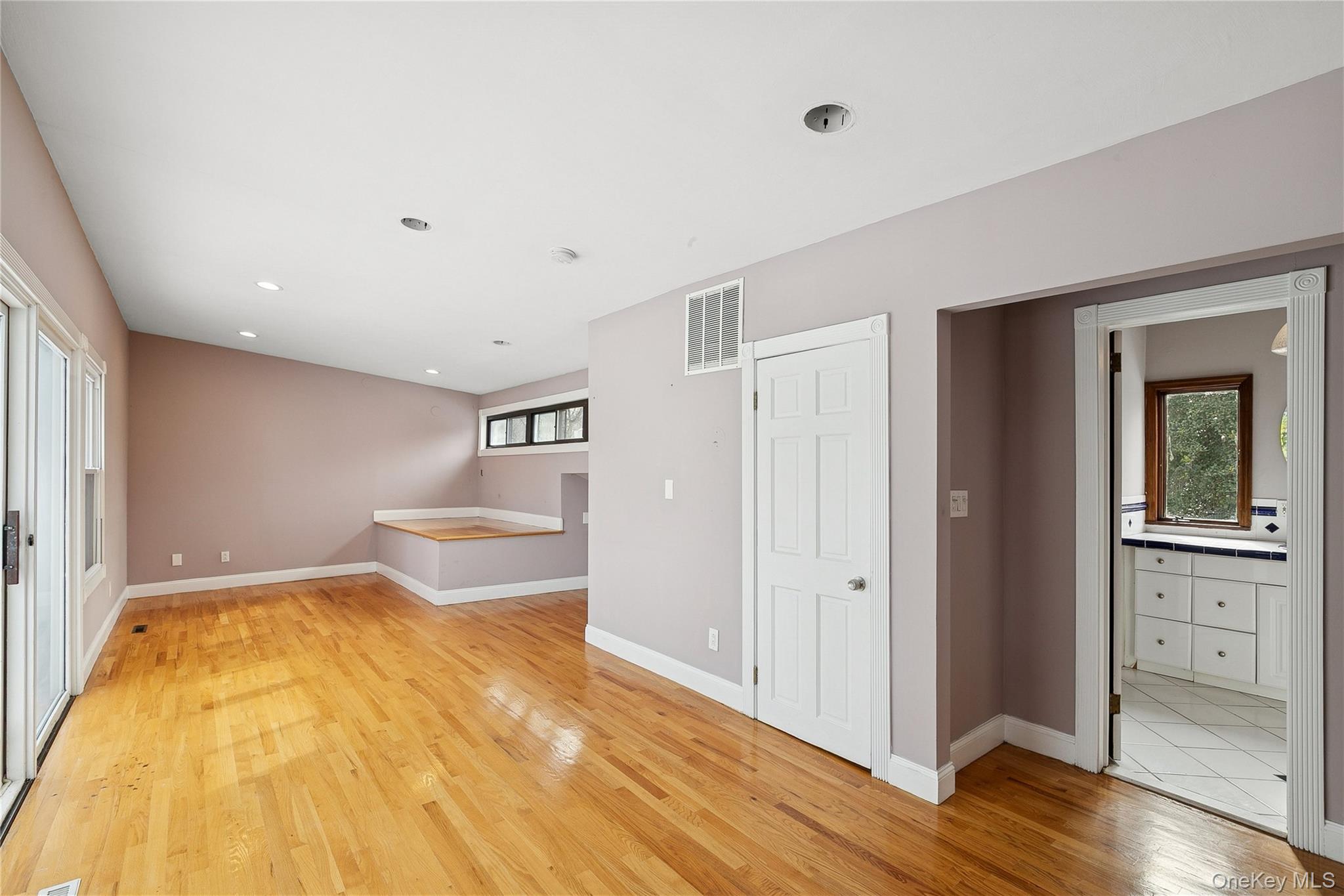 549 Woodbury Road