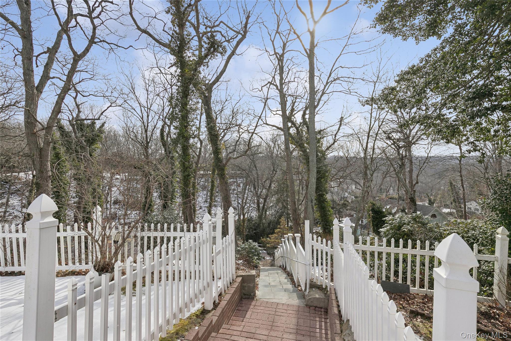 549 Woodbury Road