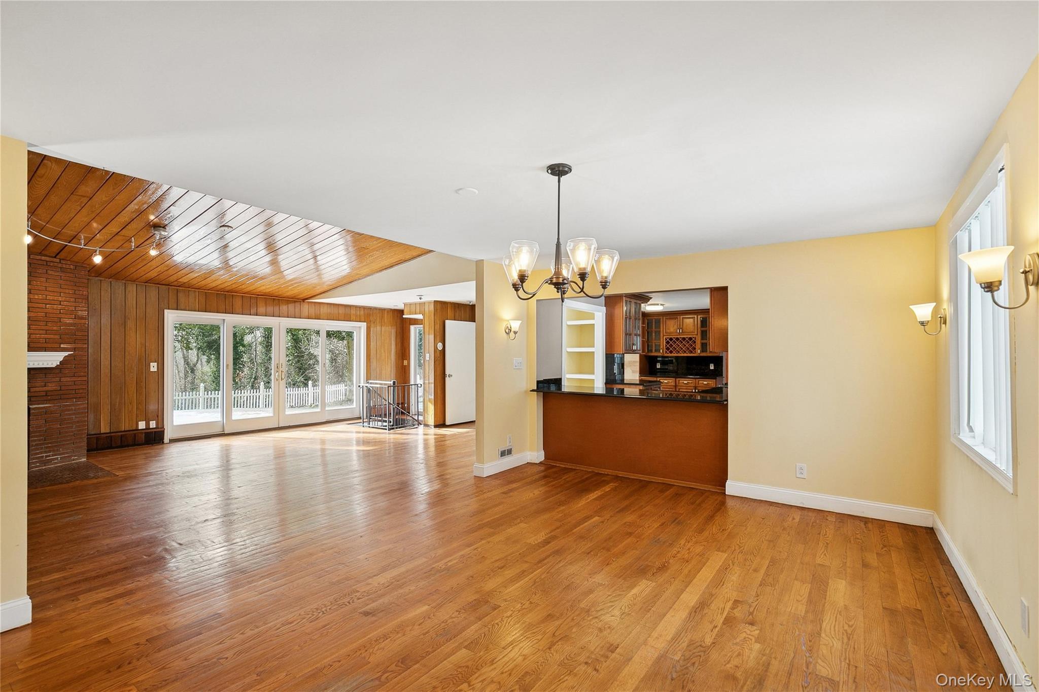 549 Woodbury Road