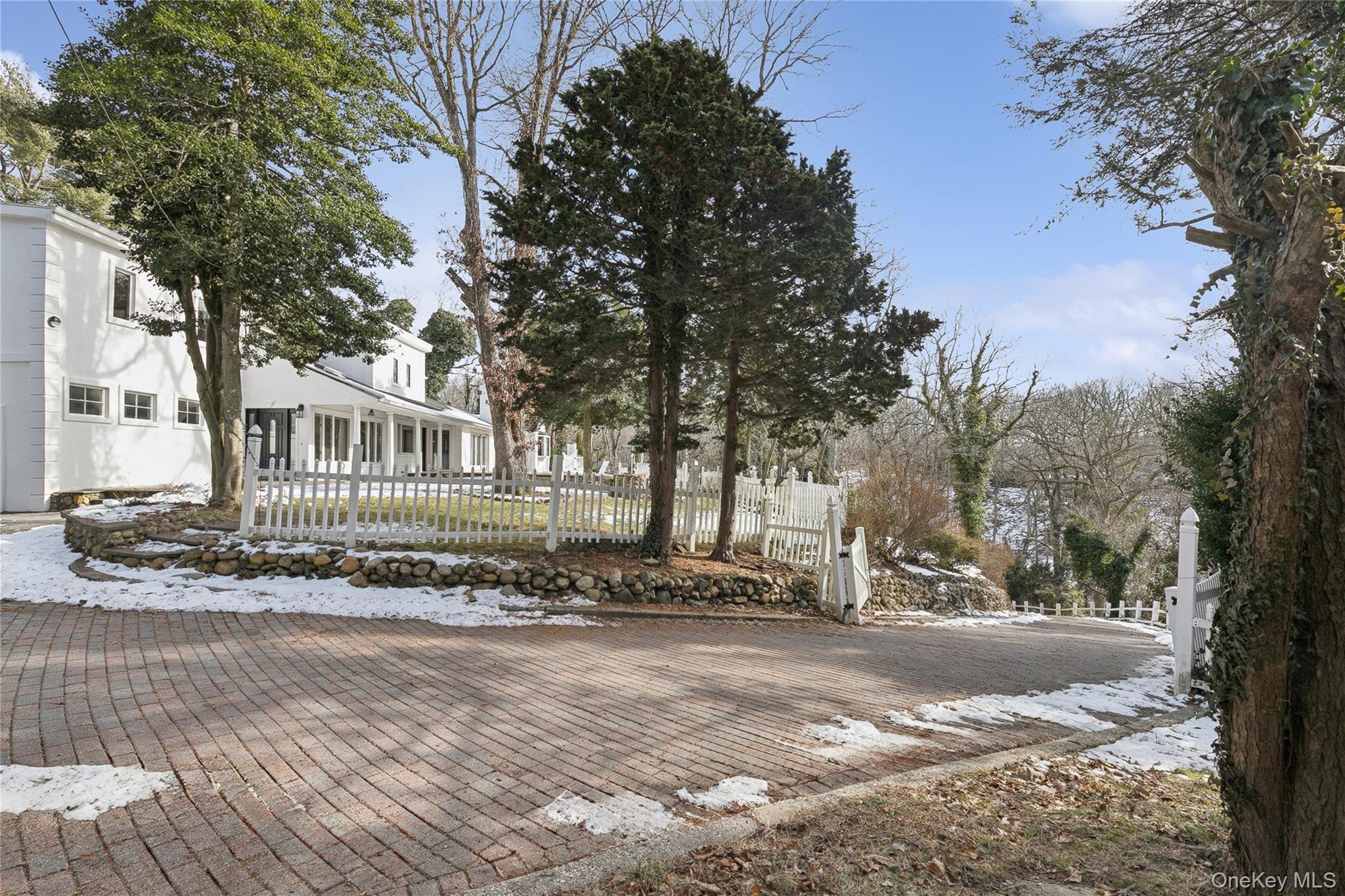 549 Woodbury Road
