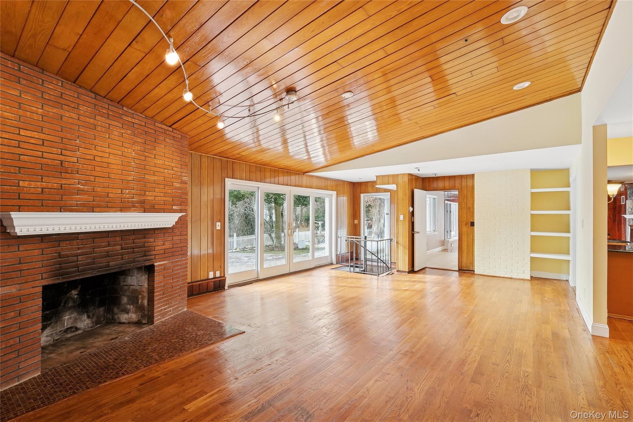 549 Woodbury Road