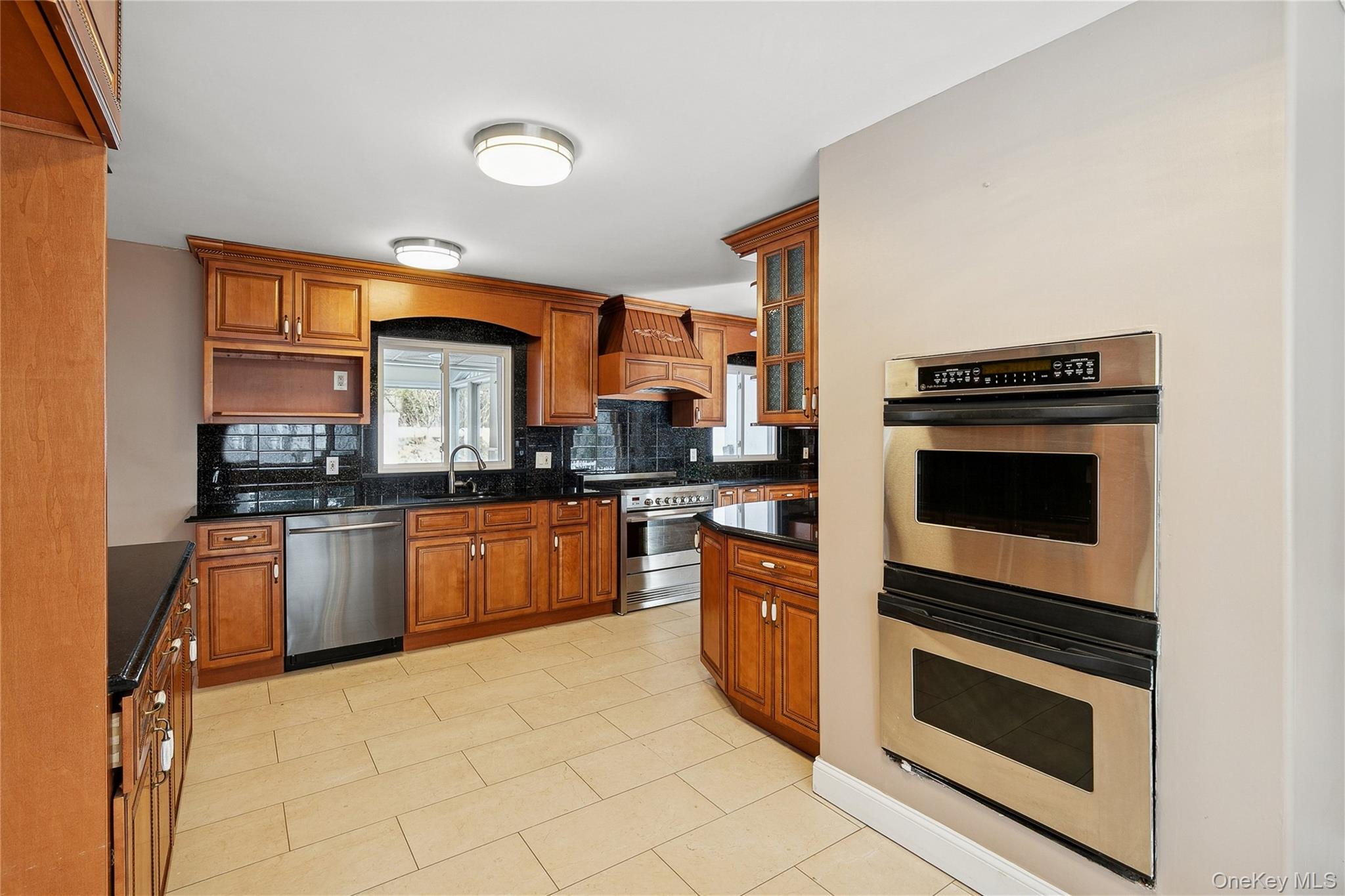 549 Woodbury Road