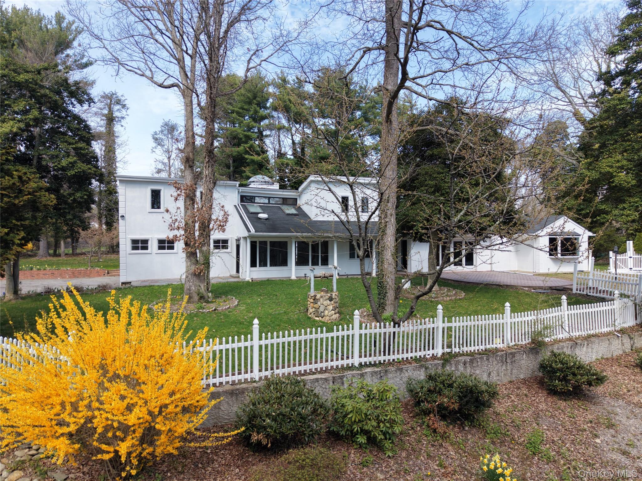 549 Woodbury Road