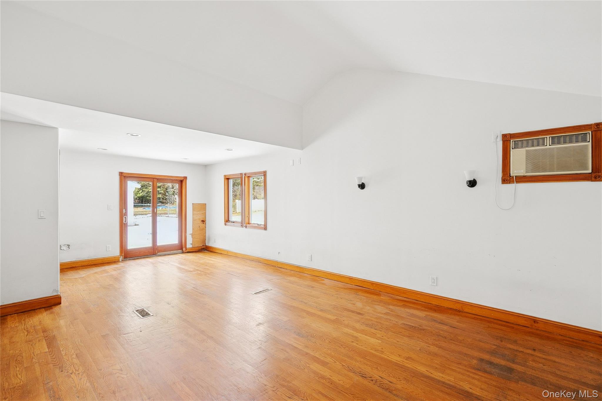 549 Woodbury Road