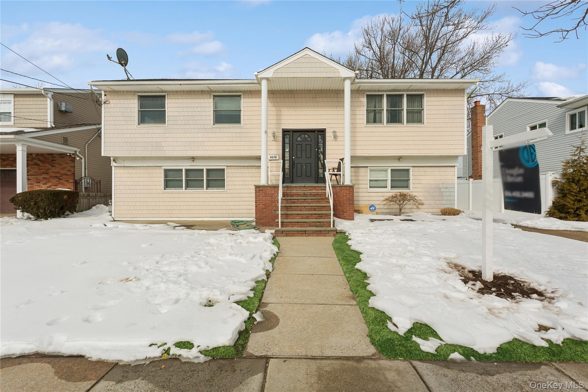 4274 Broadway