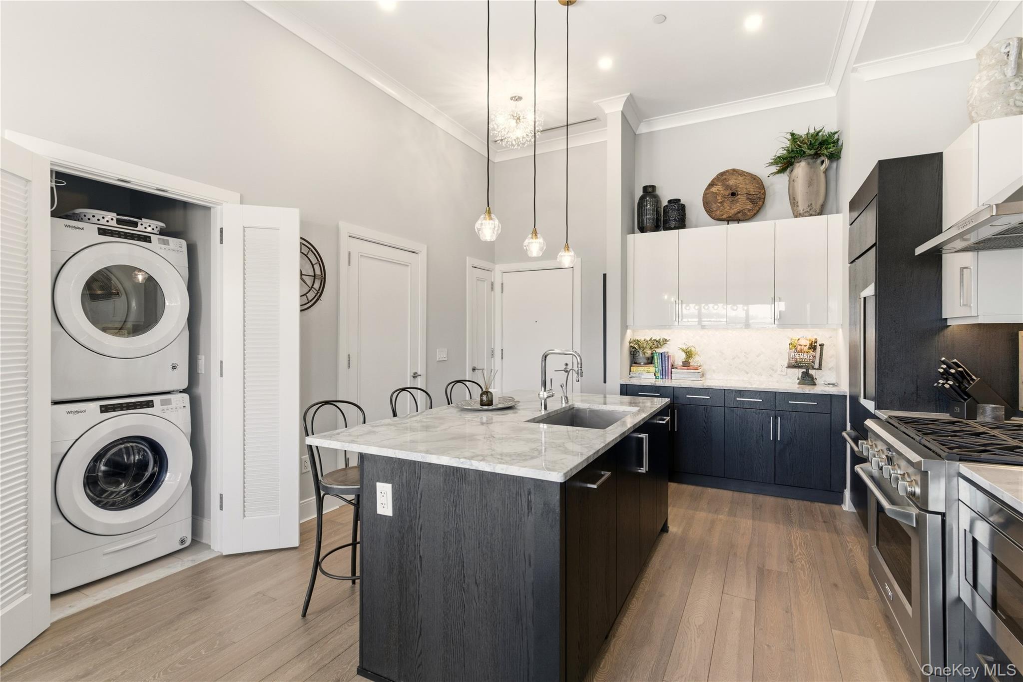 100 Garvies Point Road Unit: 1033