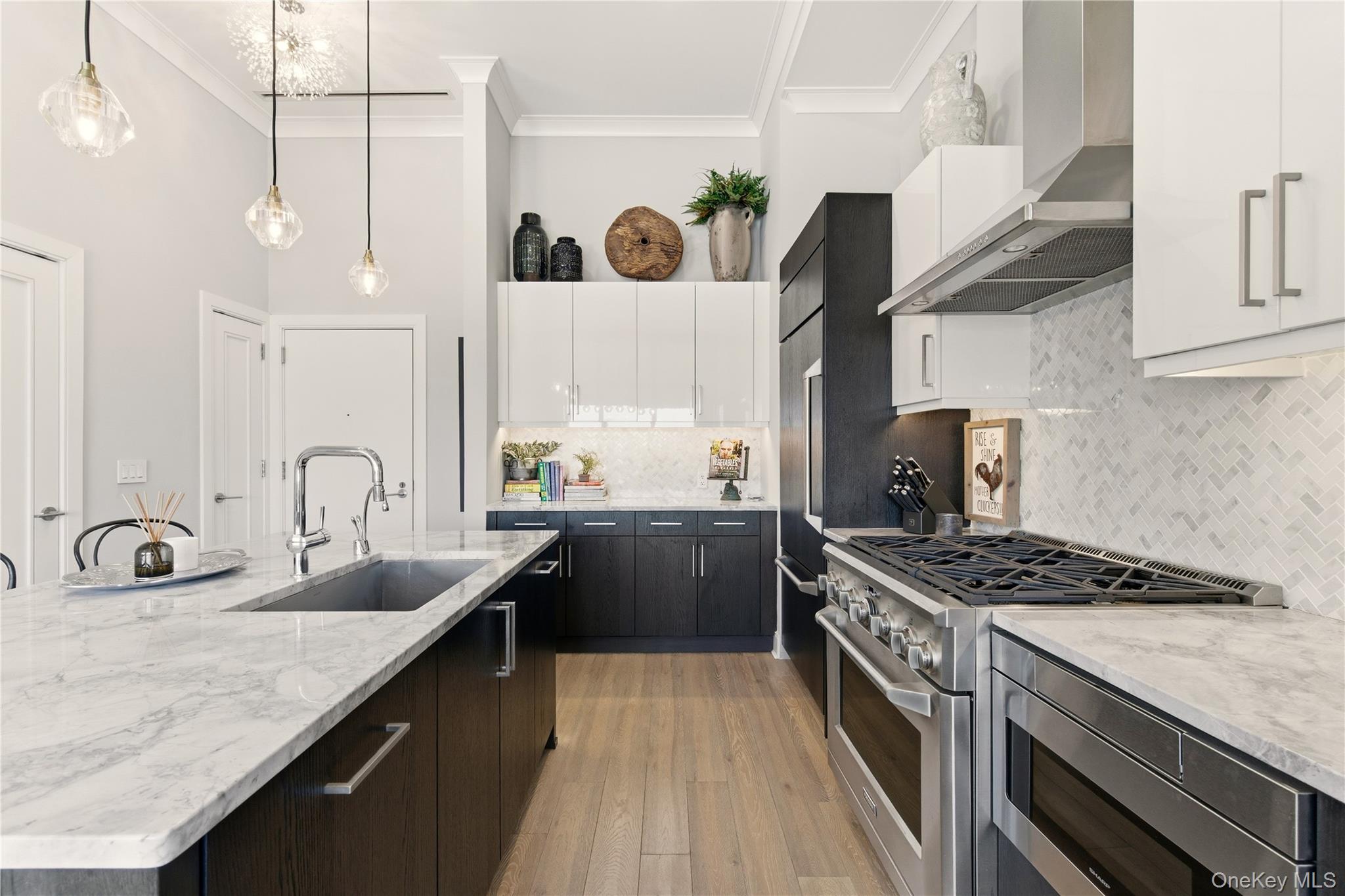 100 Garvies Point Road Unit: 1033