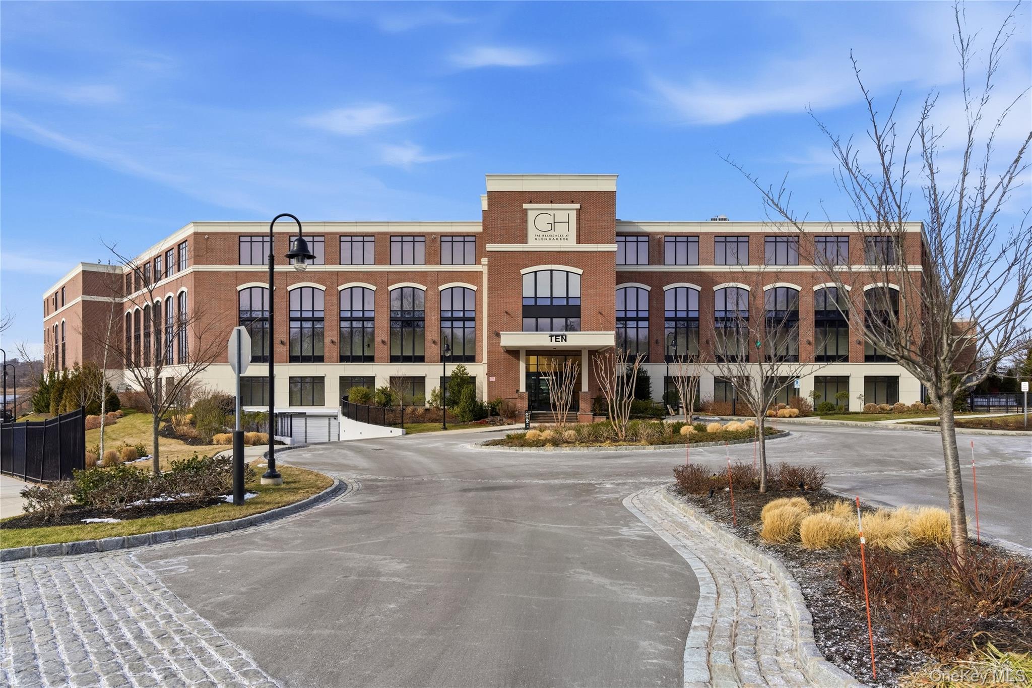 10 Shore Road Unit: 300