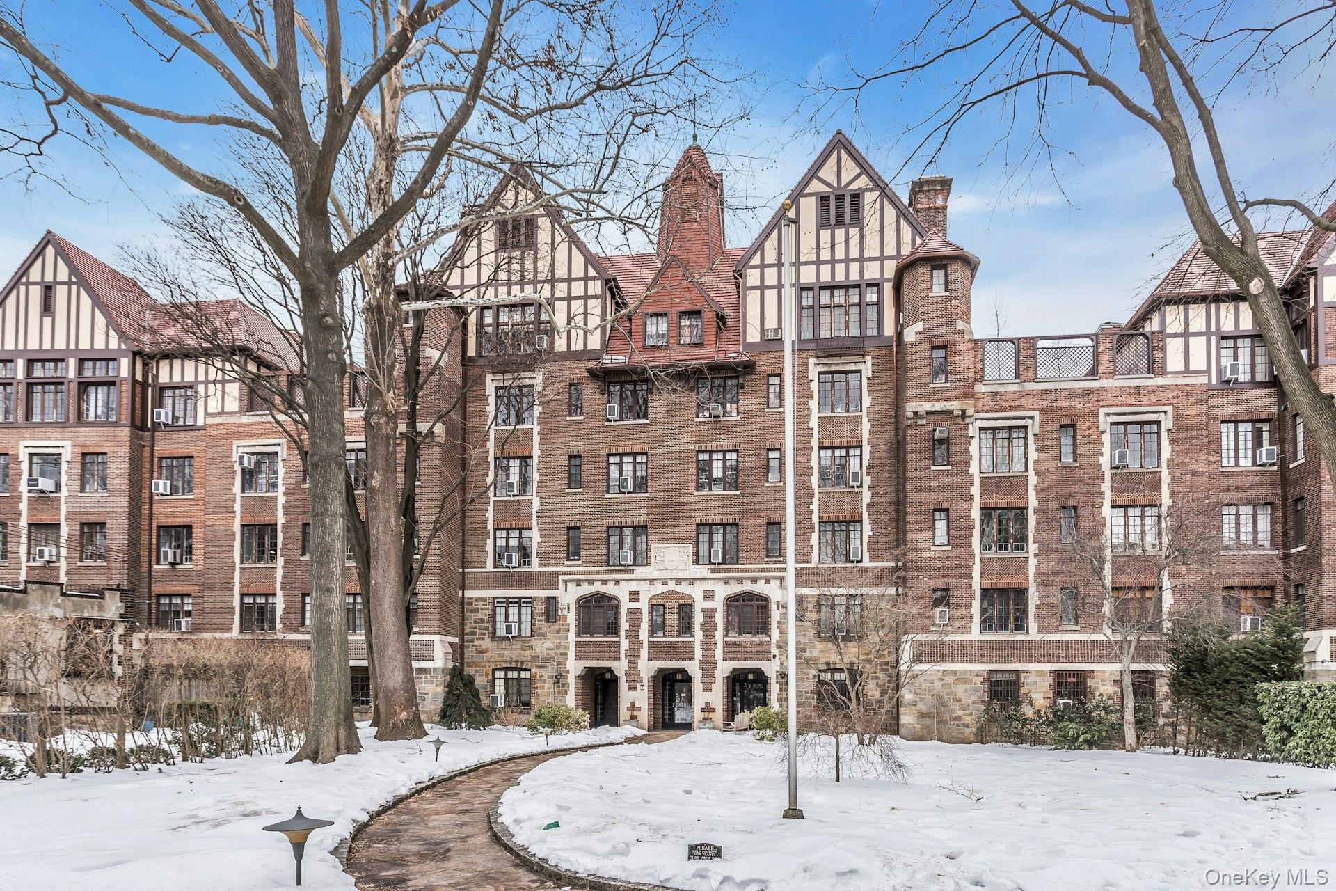 10 Holder Place Unit: 2A