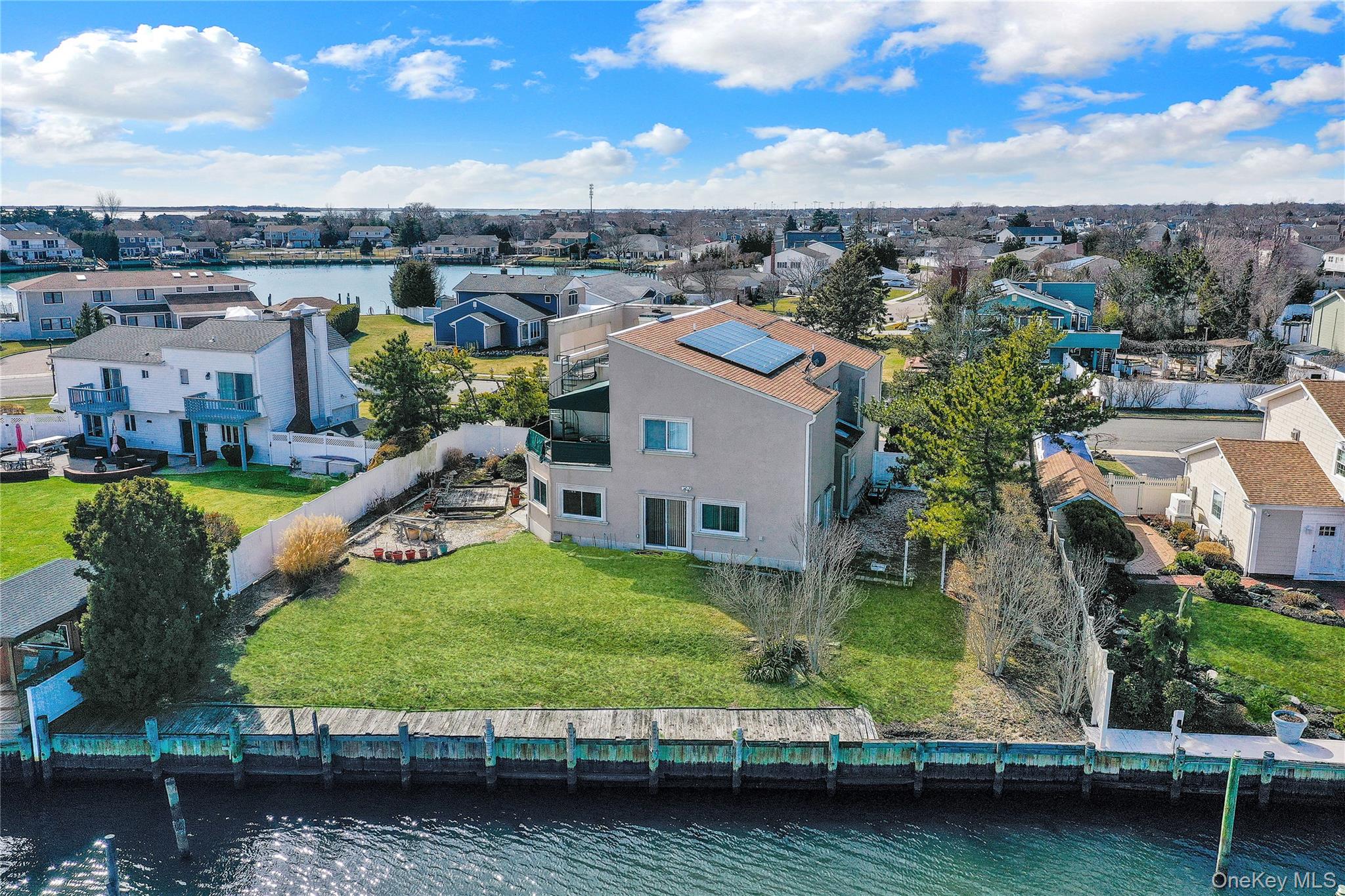 49 Dolphin Lane E