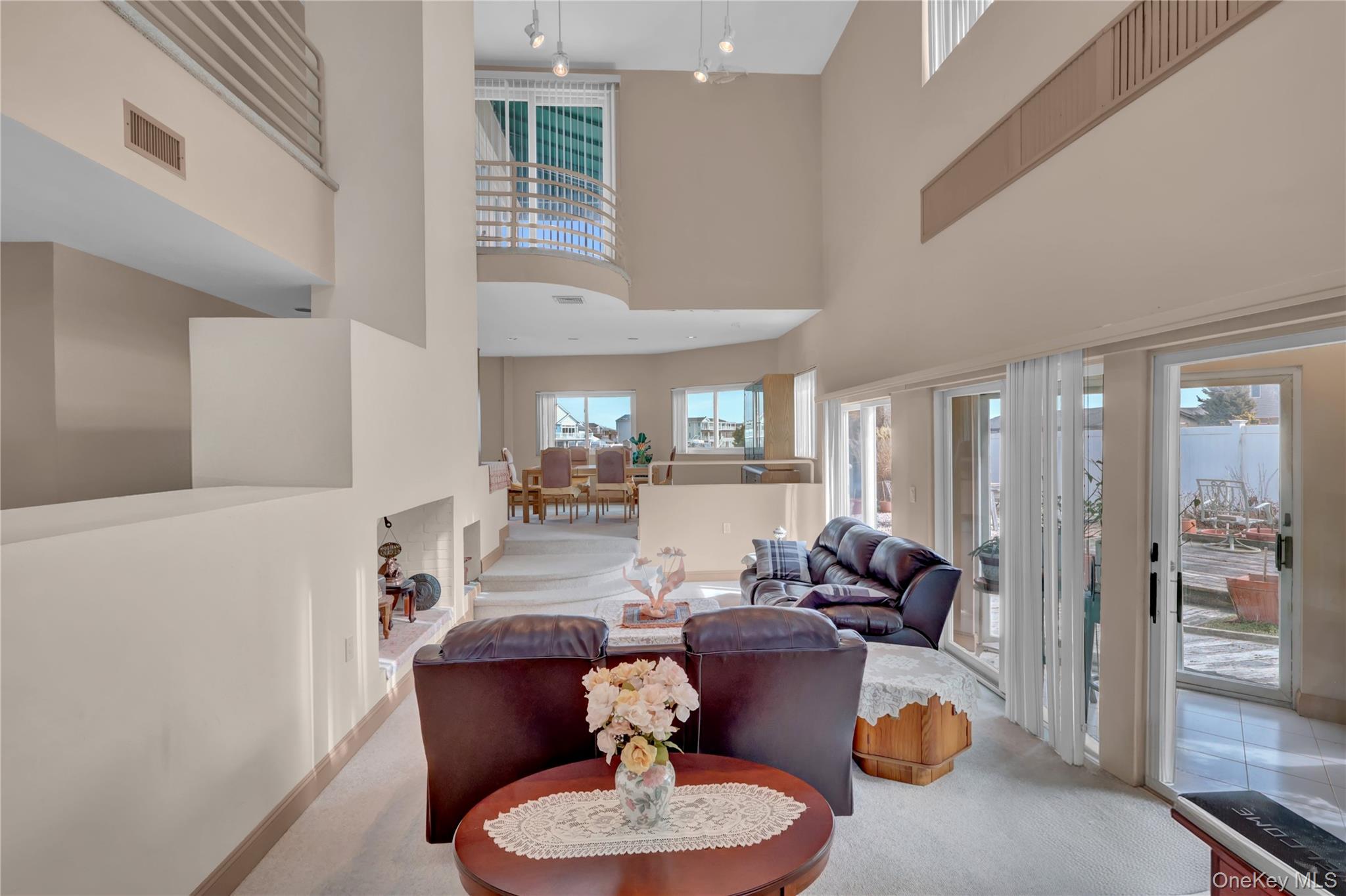 49 Dolphin Lane E