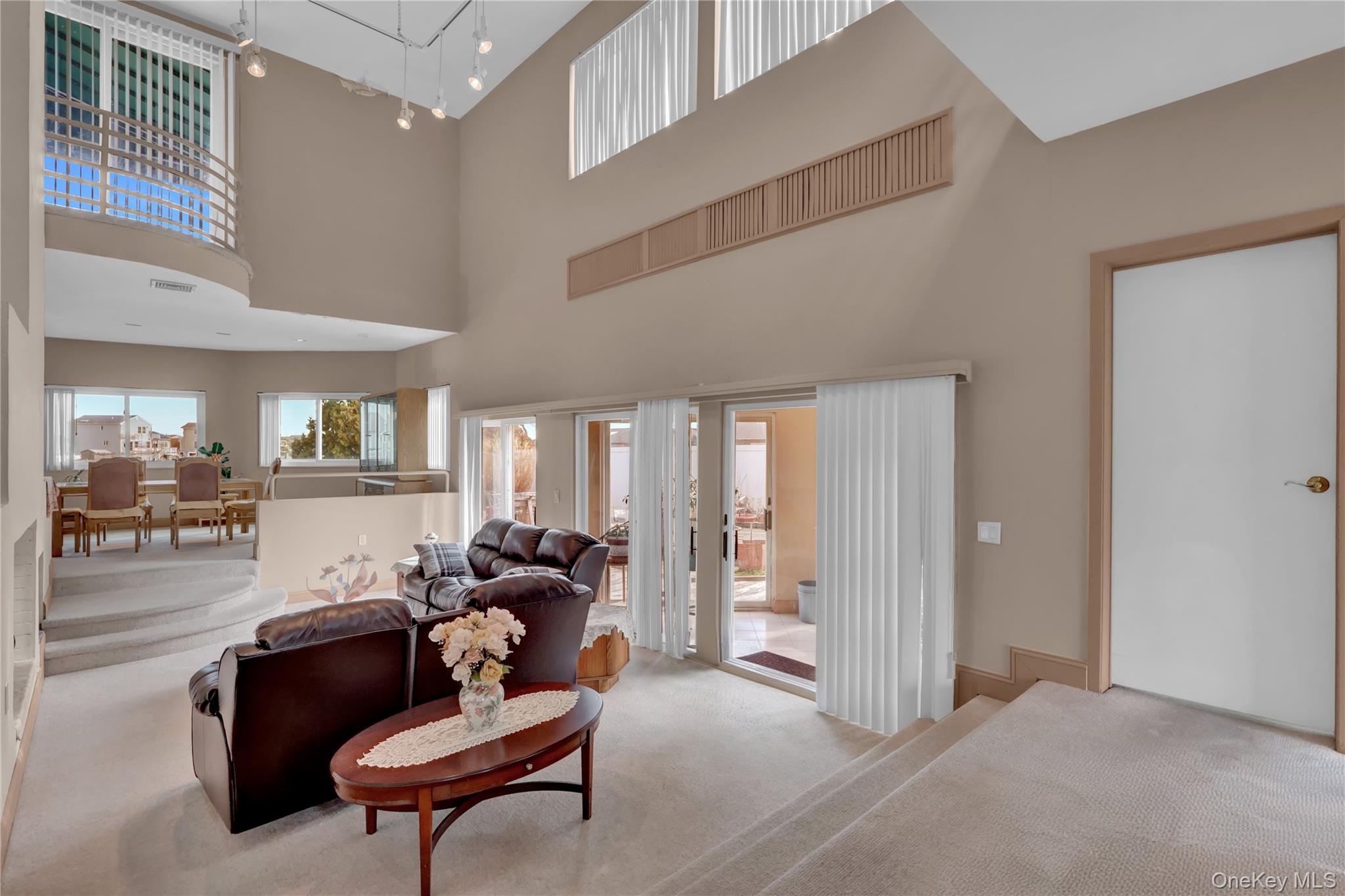 49 Dolphin Lane E