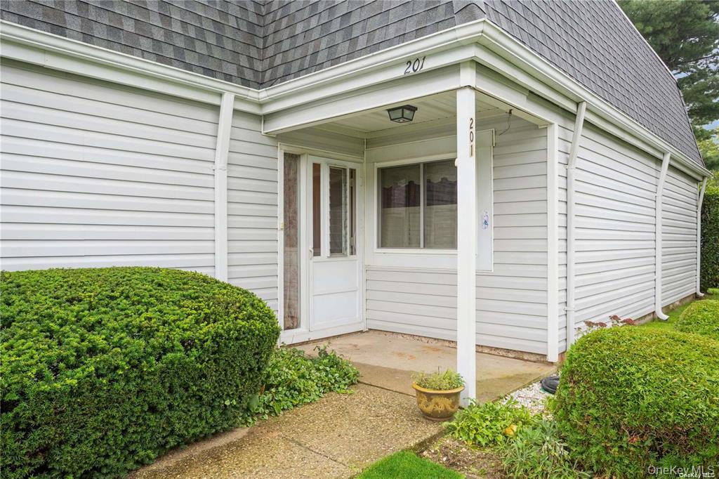 201 Bentley Court E