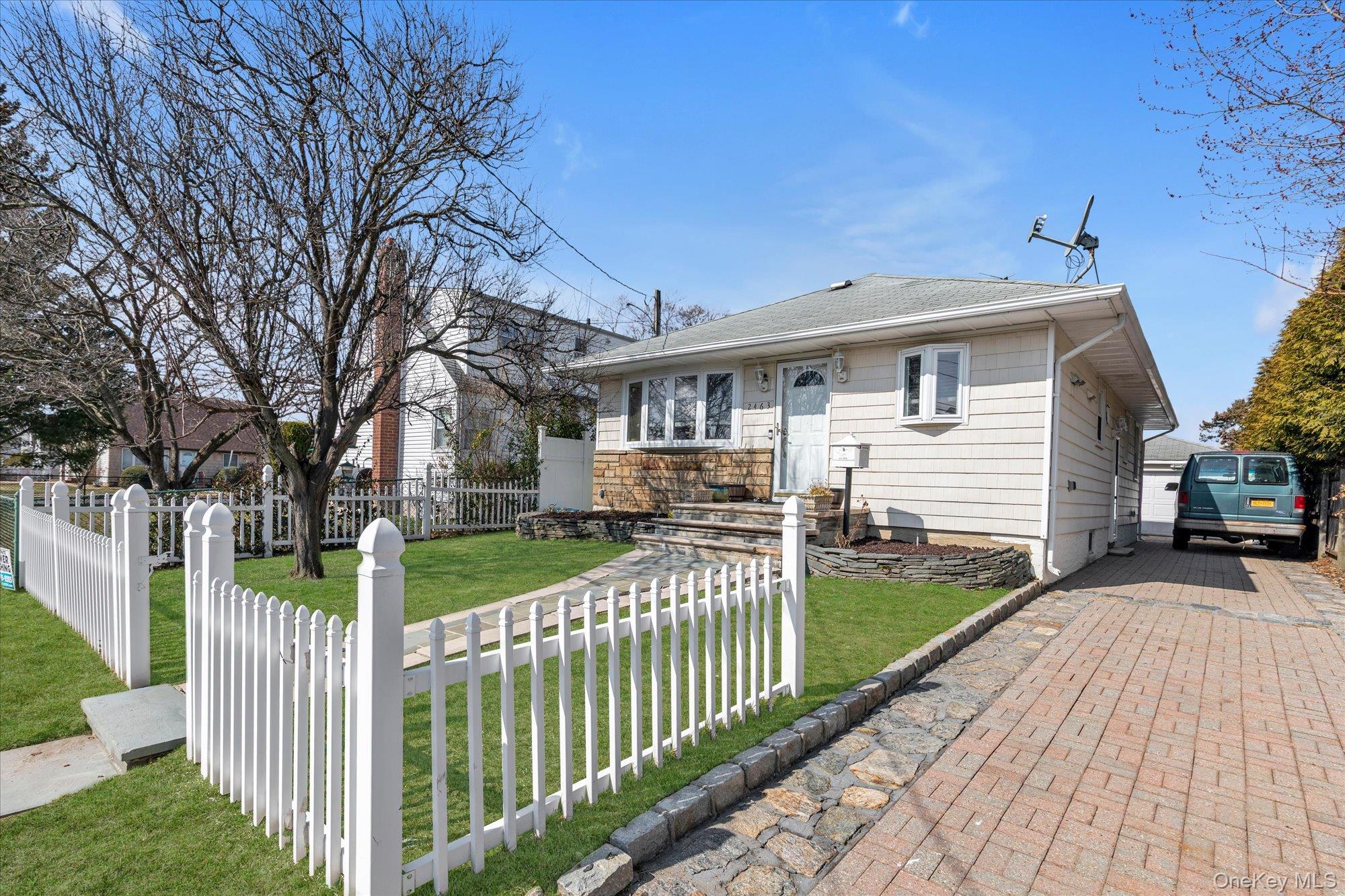 2463 Lindy Road