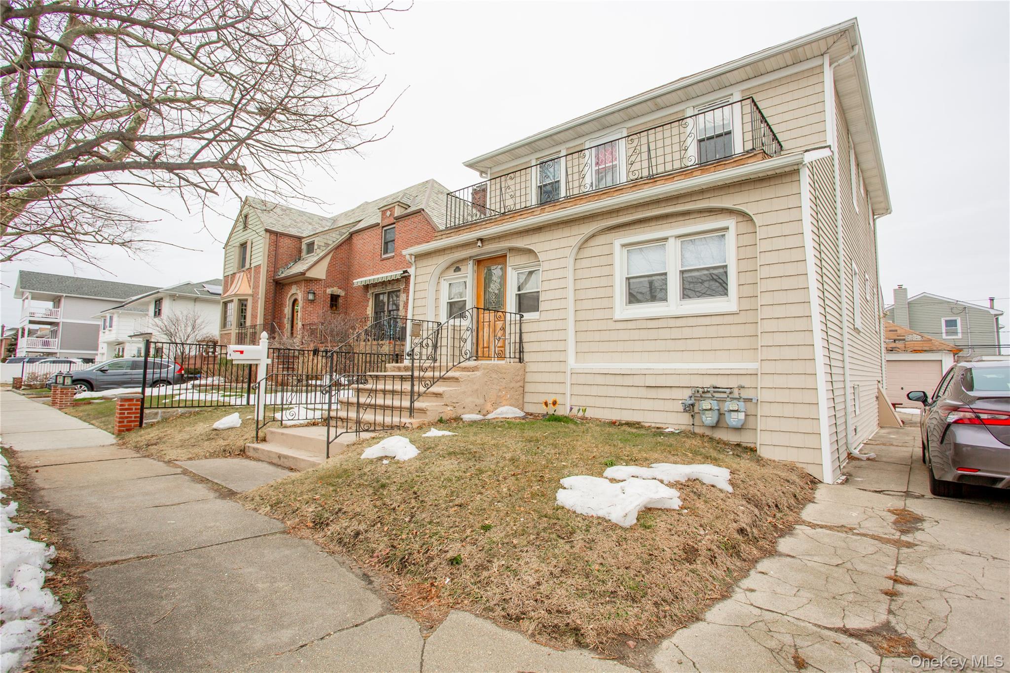 359 E Chester Street